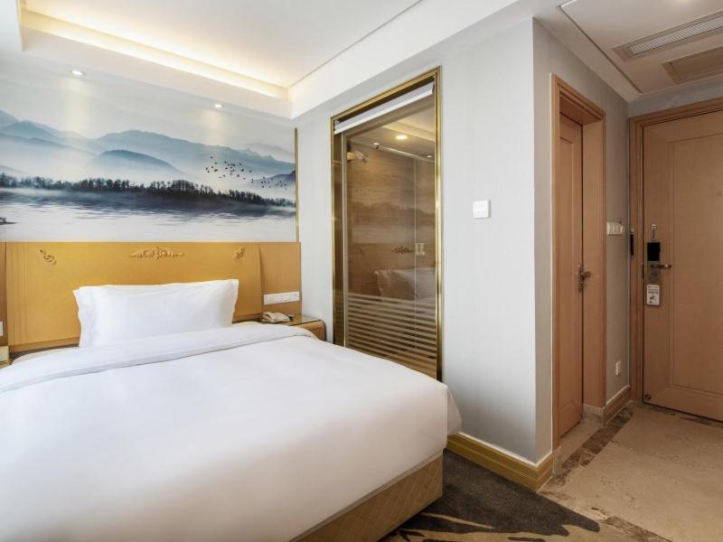 Comfort Queen Room