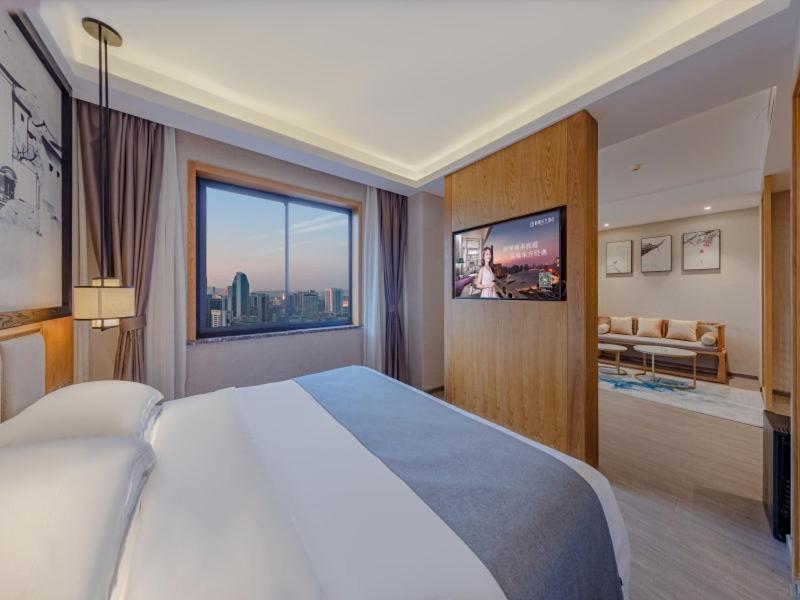 Deluxe Suite photo 1