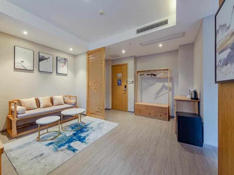 Deluxe Suite photo 2