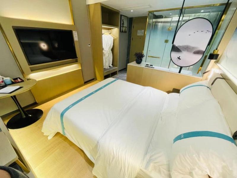 Feature Double Room With Inner Window B photo 3