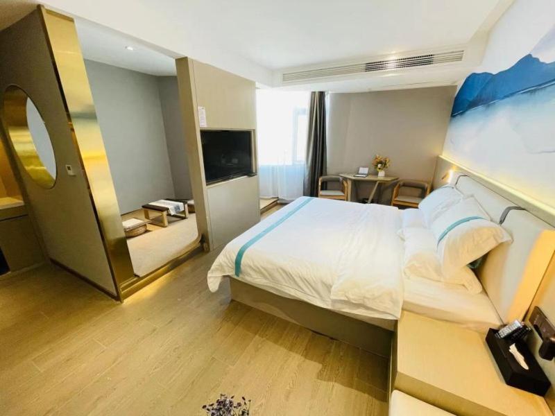 Deluxe Suite photo 3