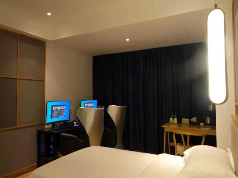 Double Room with Game Facility  photo 3