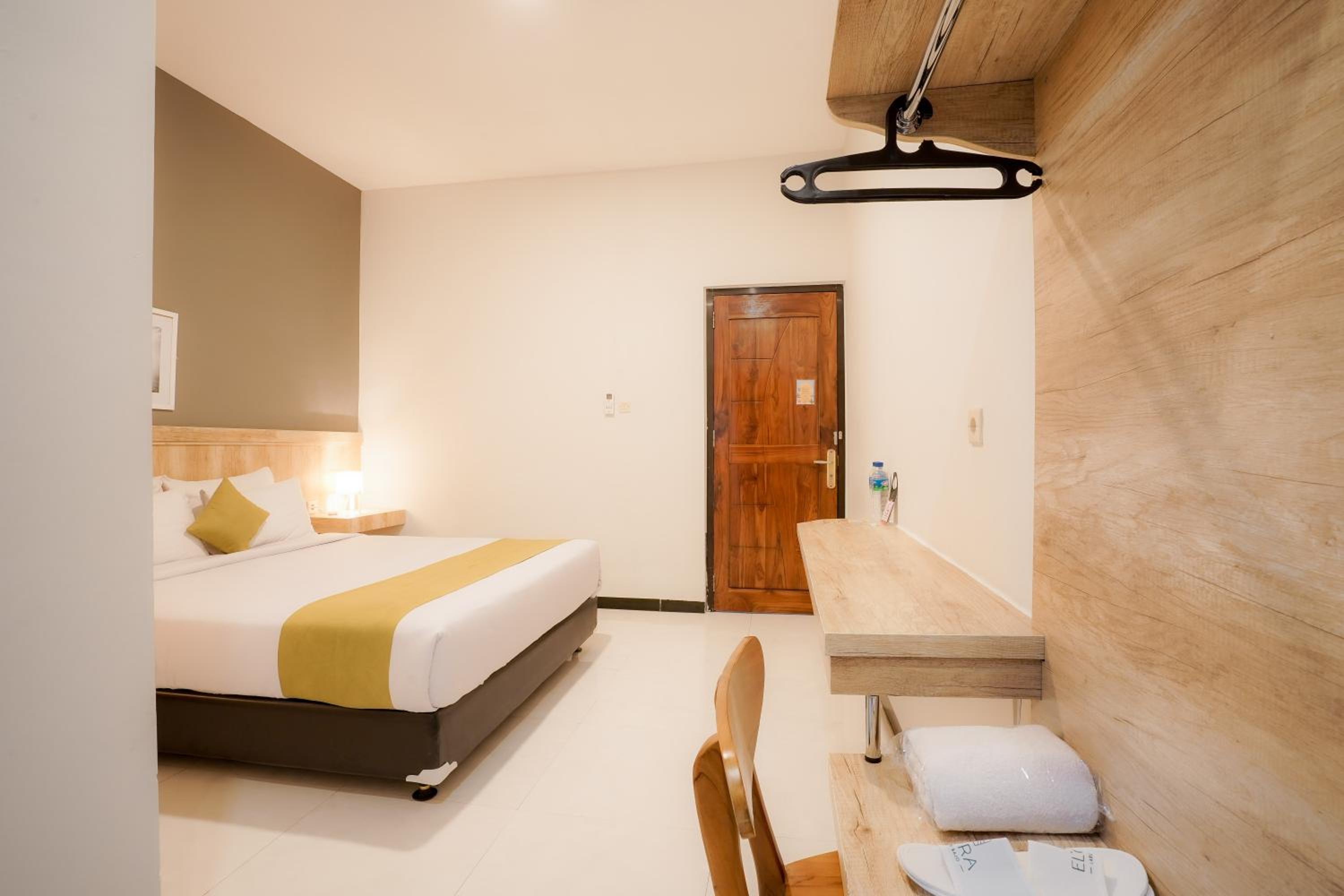 Deluxe Double Room - Photo 8