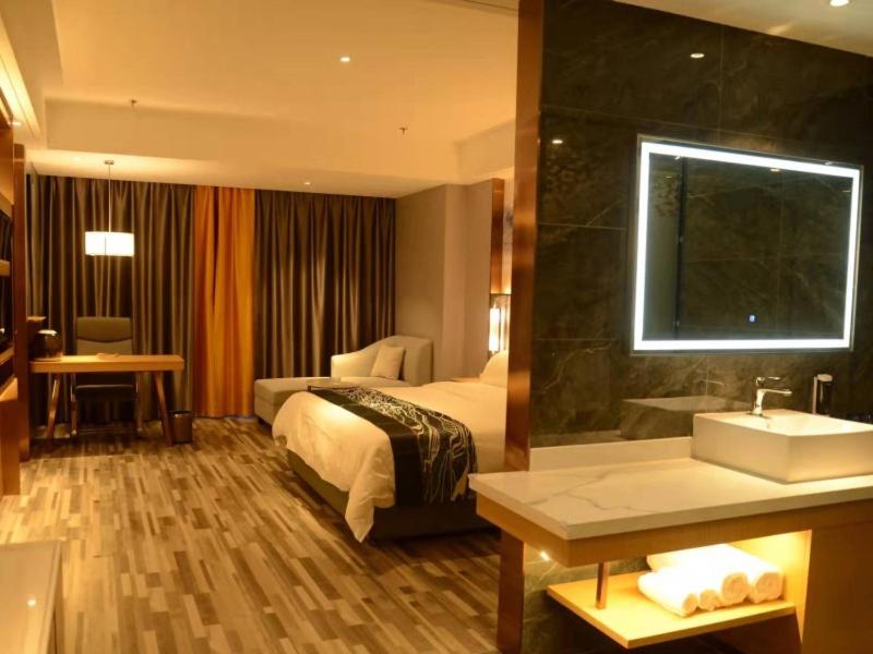 Deluxe Suite photo 1