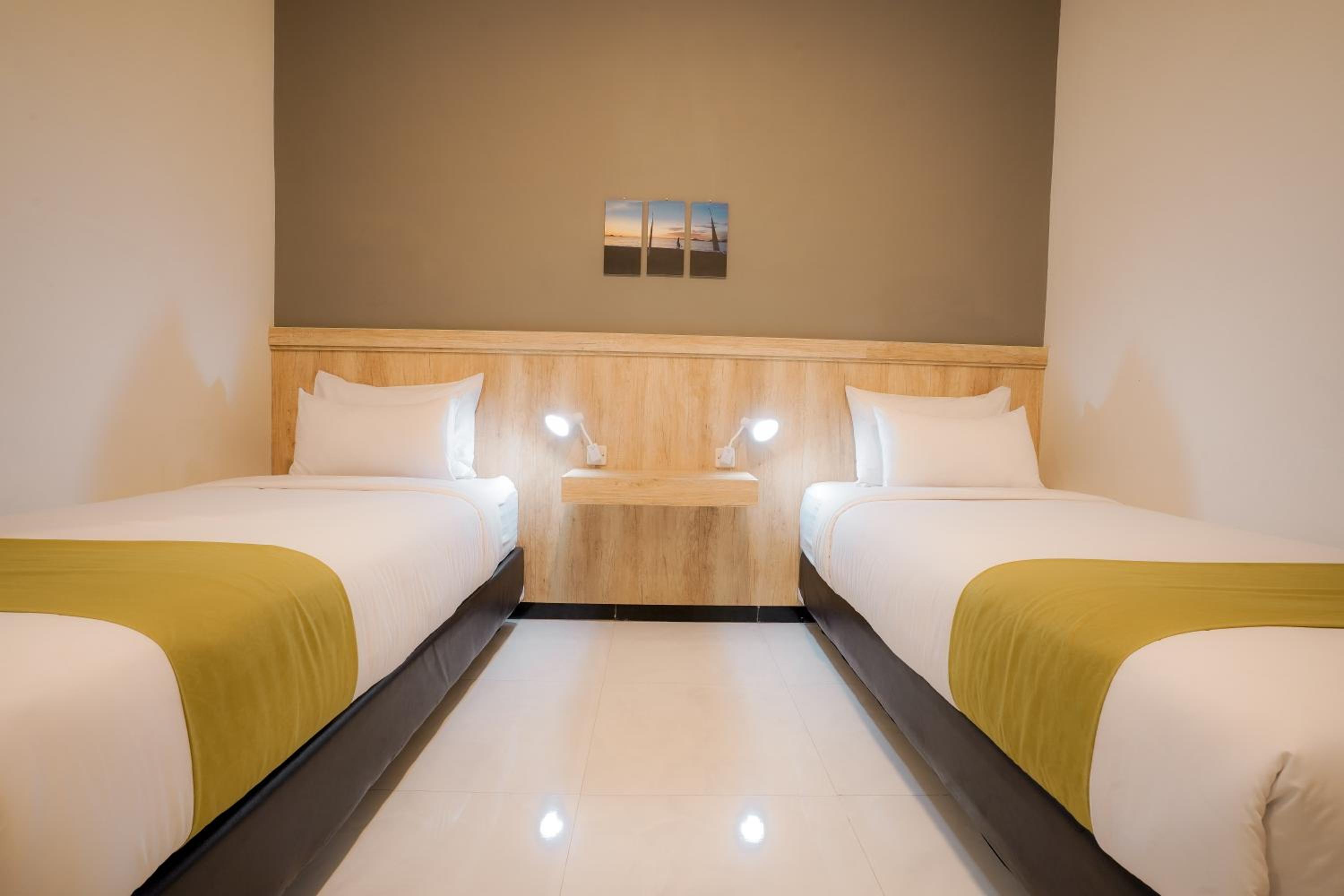 Deluxe Twin Room photo 3