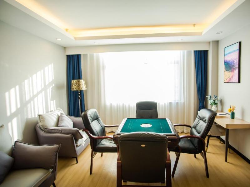 Business Suite photo 3