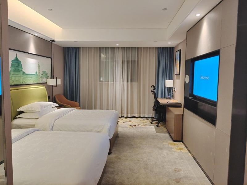 Suite With Entertainment 