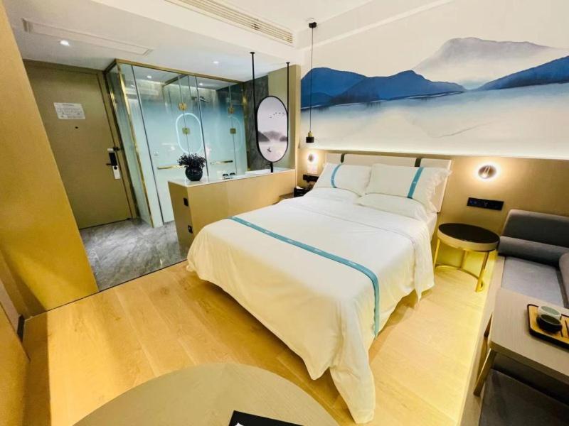 Feature Double Room With Inner Window B photo 2