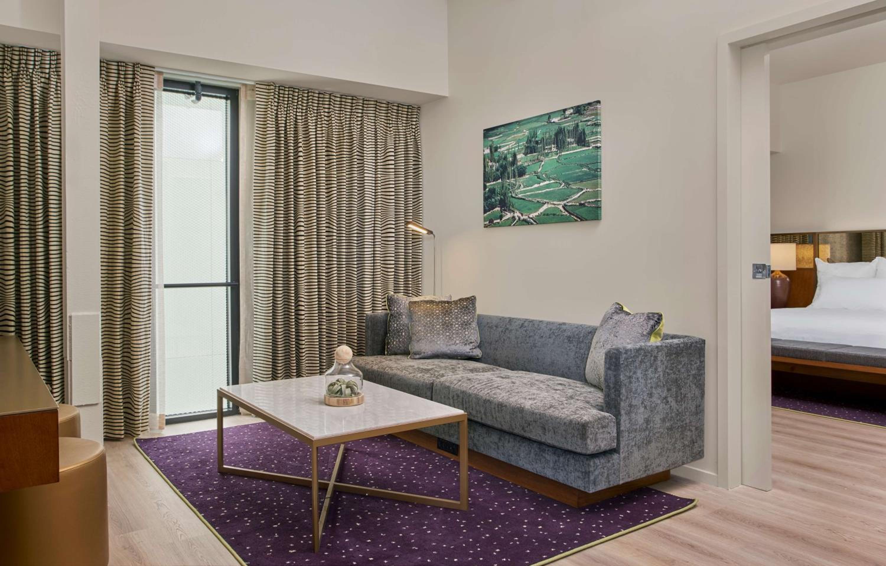 One-Bedroom King Suite with Sofa Bed photo 3