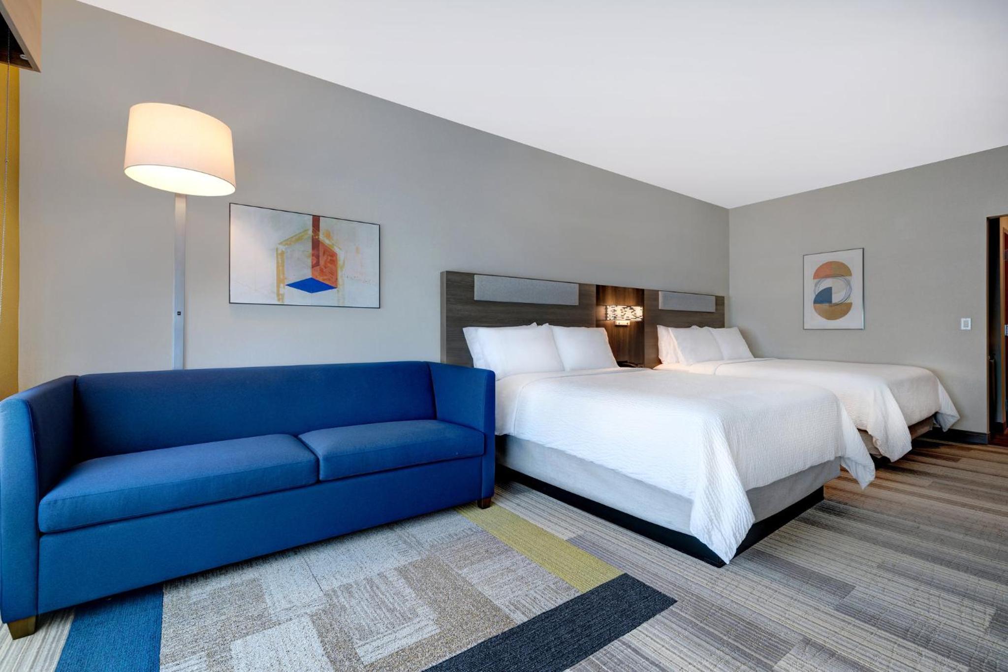 Suite with Two Queen Beds - Photo 3