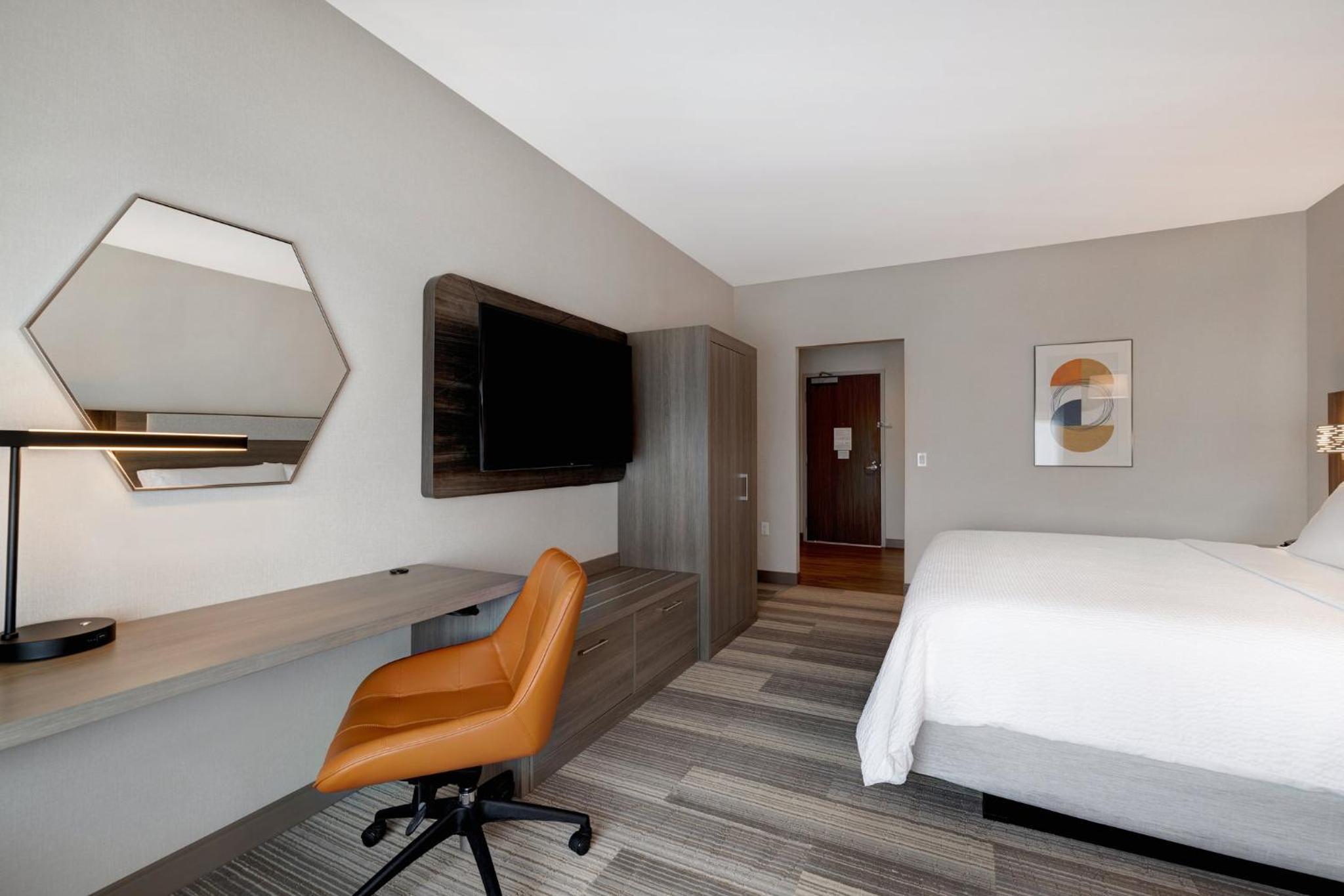 Standard King Room - Photo 7