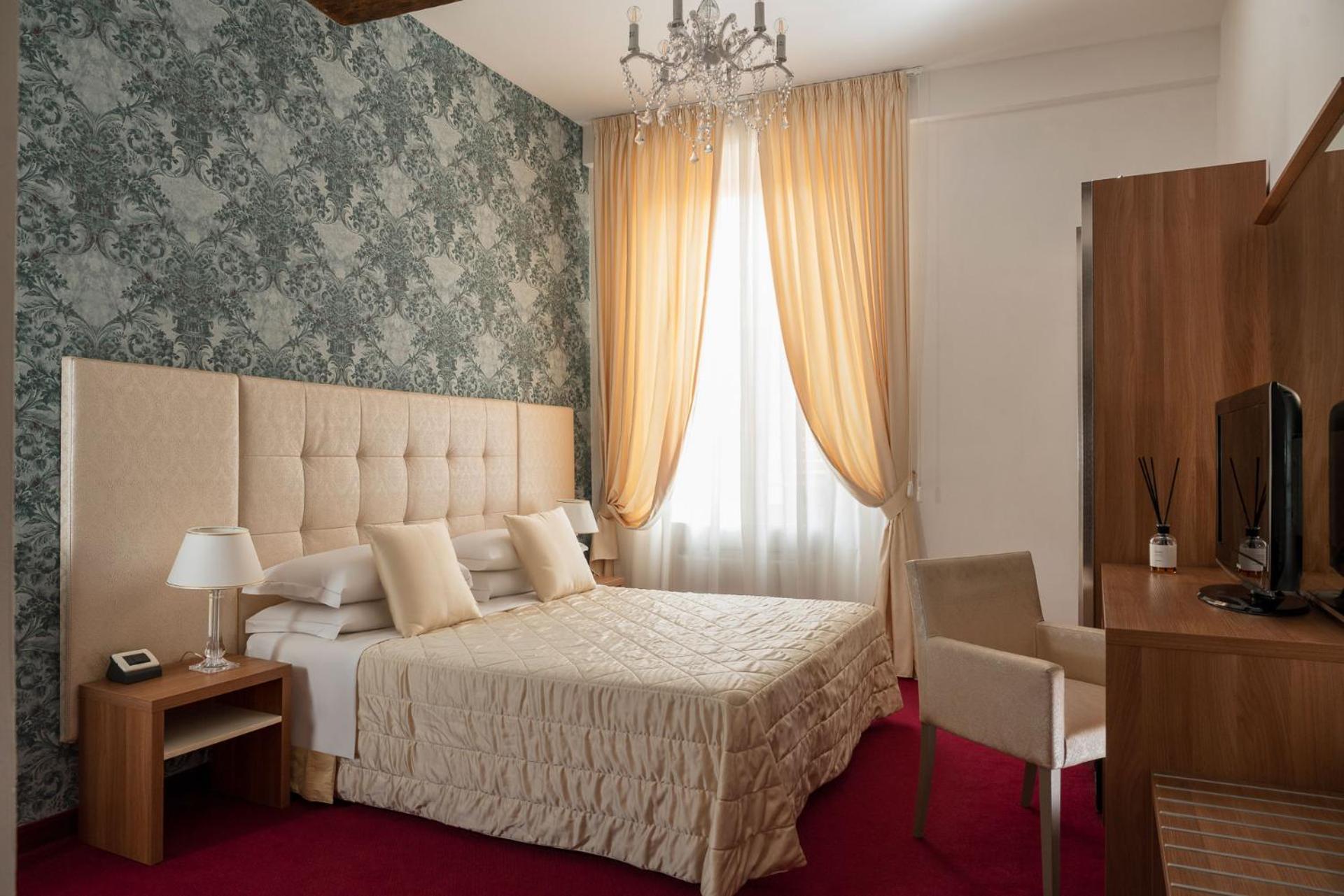 Deluxe Double Room - Photo 2