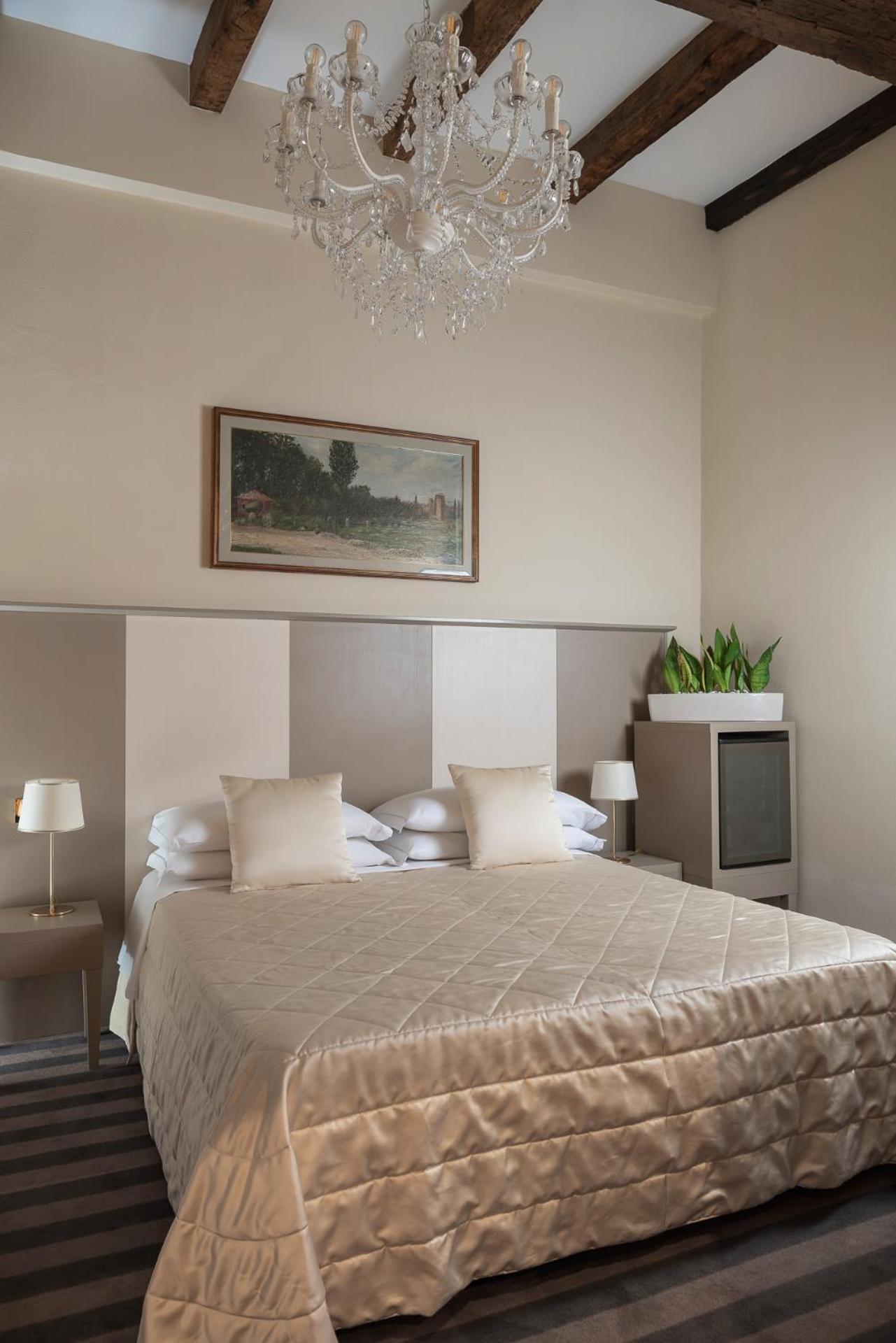 Superior Double Room - Photo 12