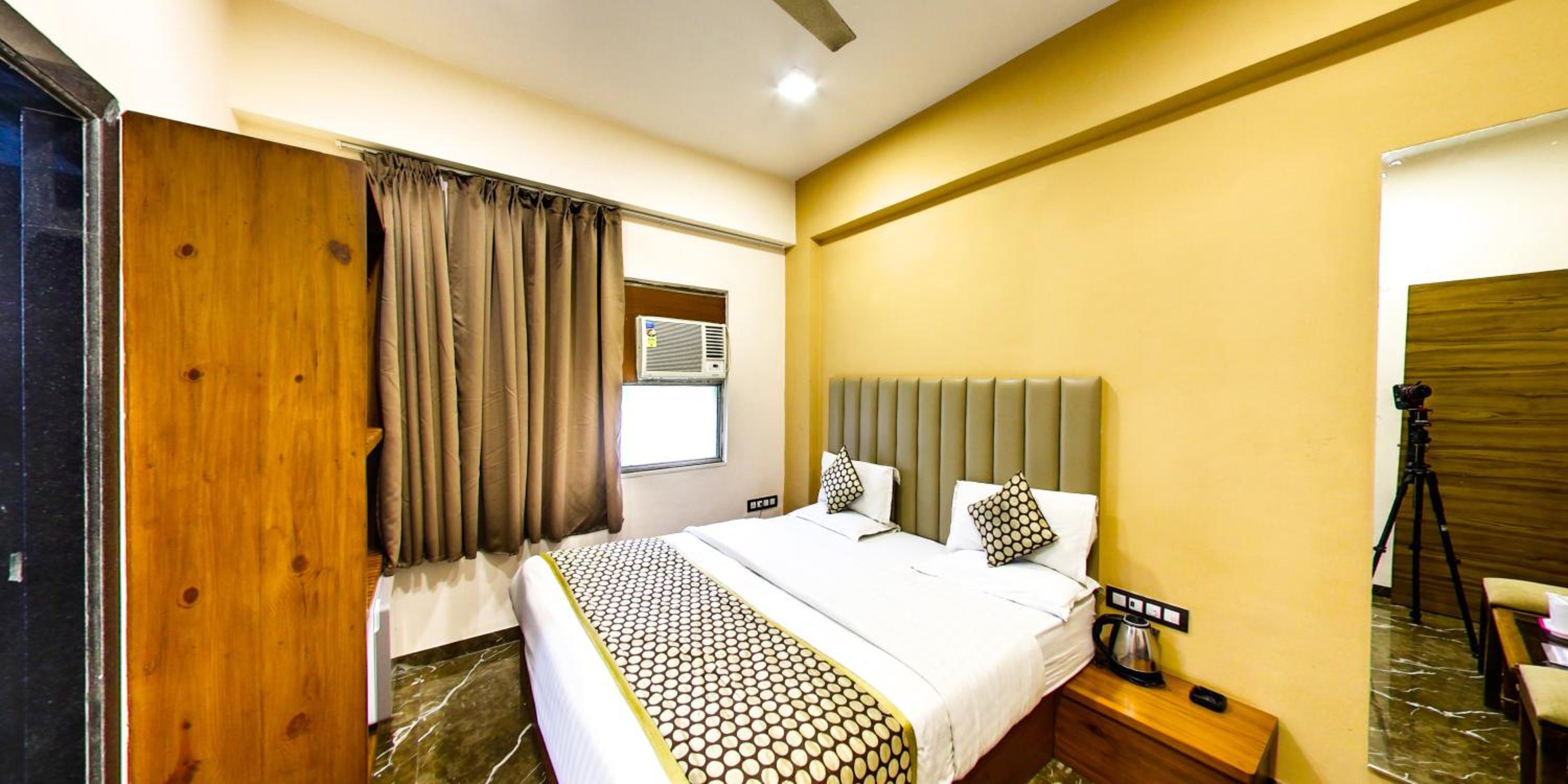 Deluxe Ac Room - Photo 16