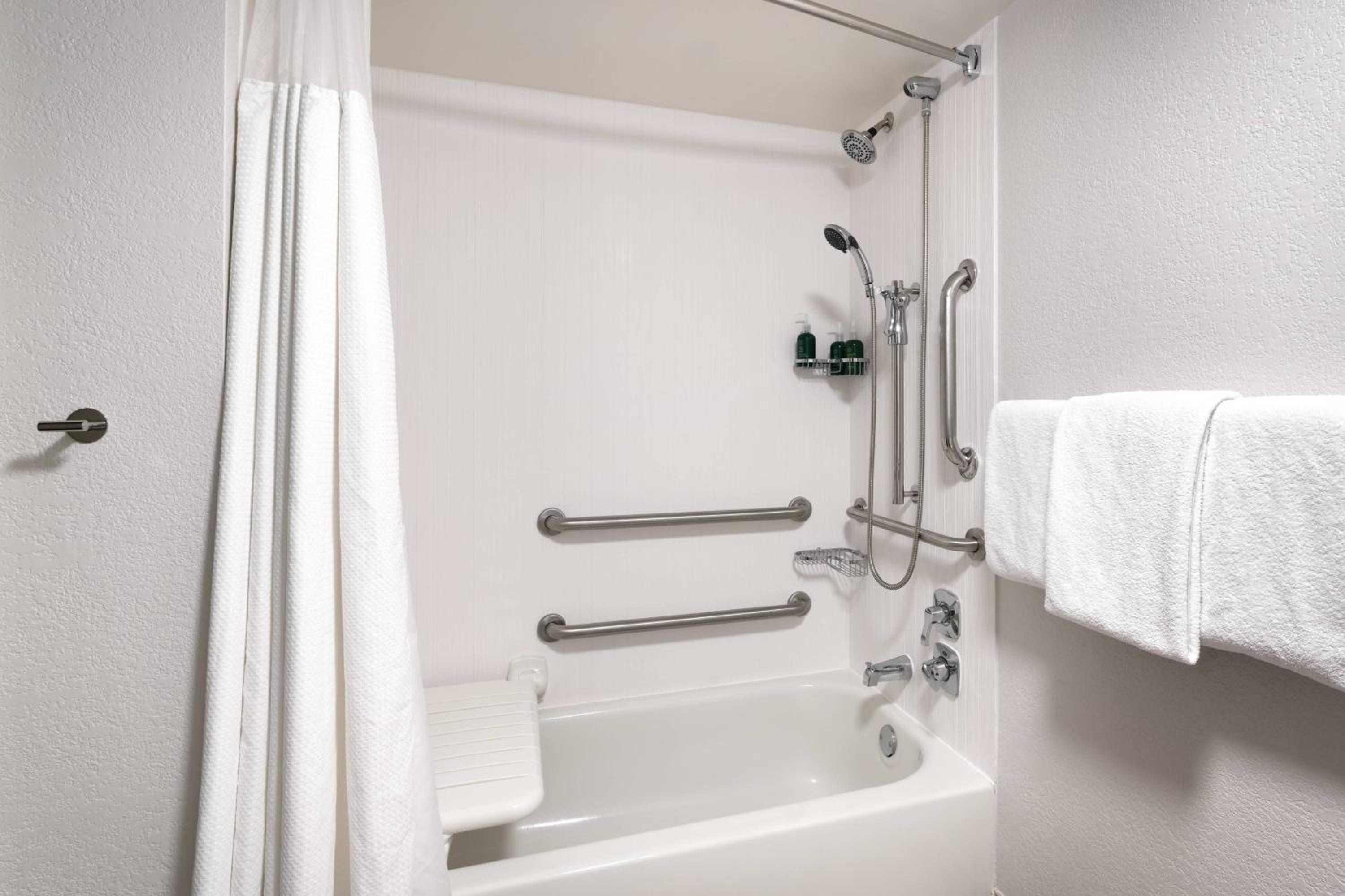 Queen Room with Two Queen Beds - Hearing Accessible photo 3