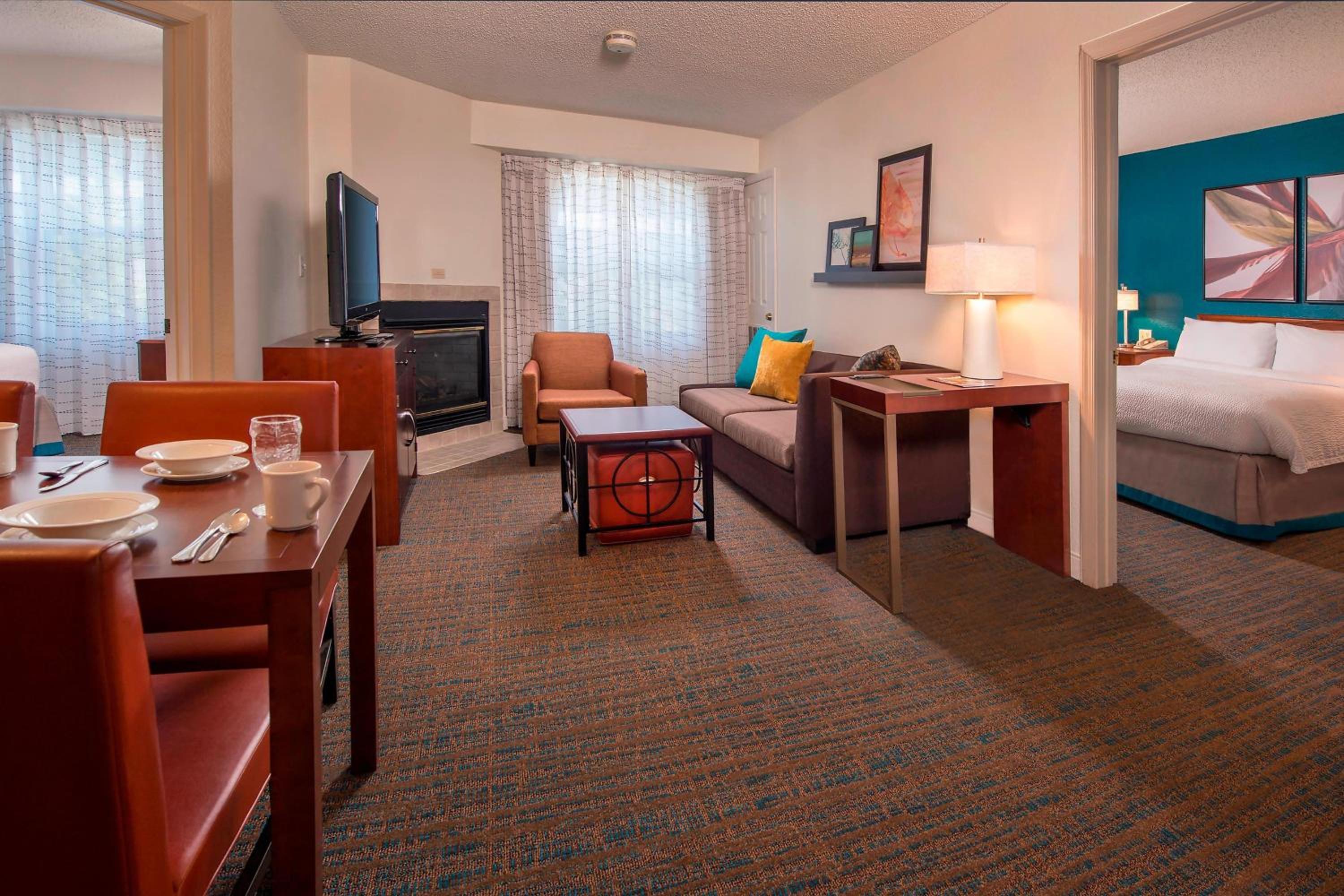 Two-Bedroom Suite - Photo 4