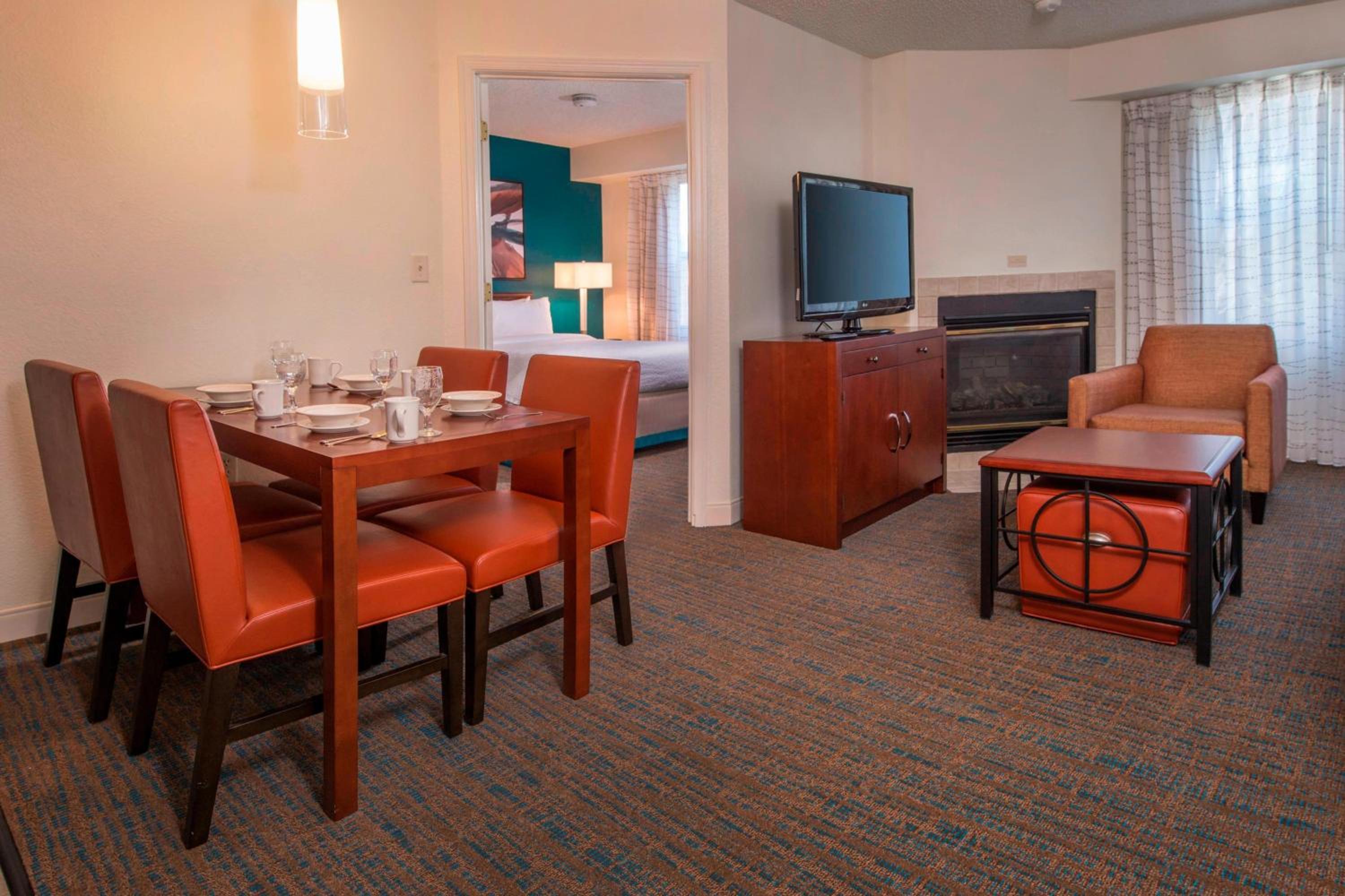 Two-Bedroom Suite - Photo 2