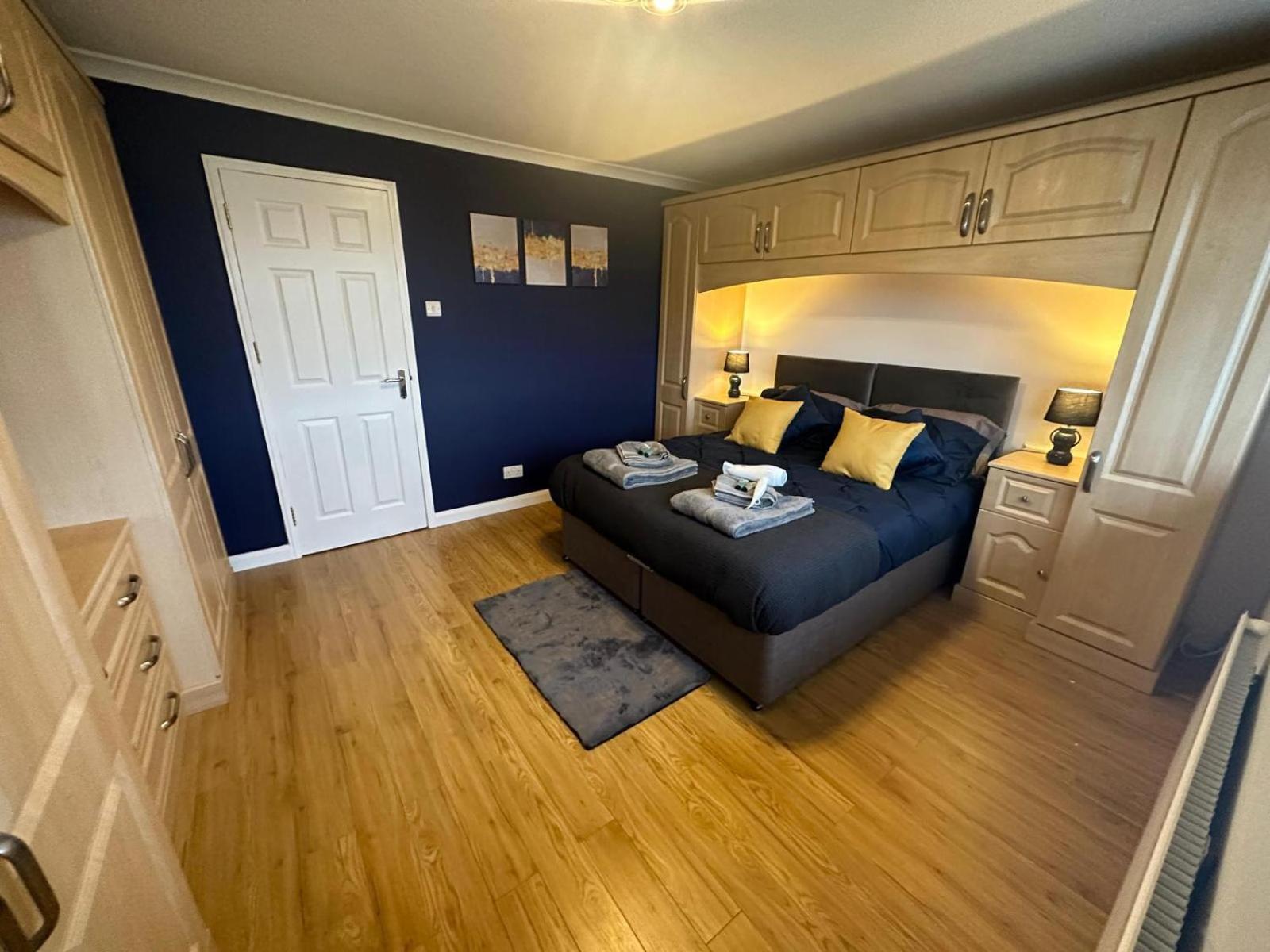 Four-Bedroom House photo 2