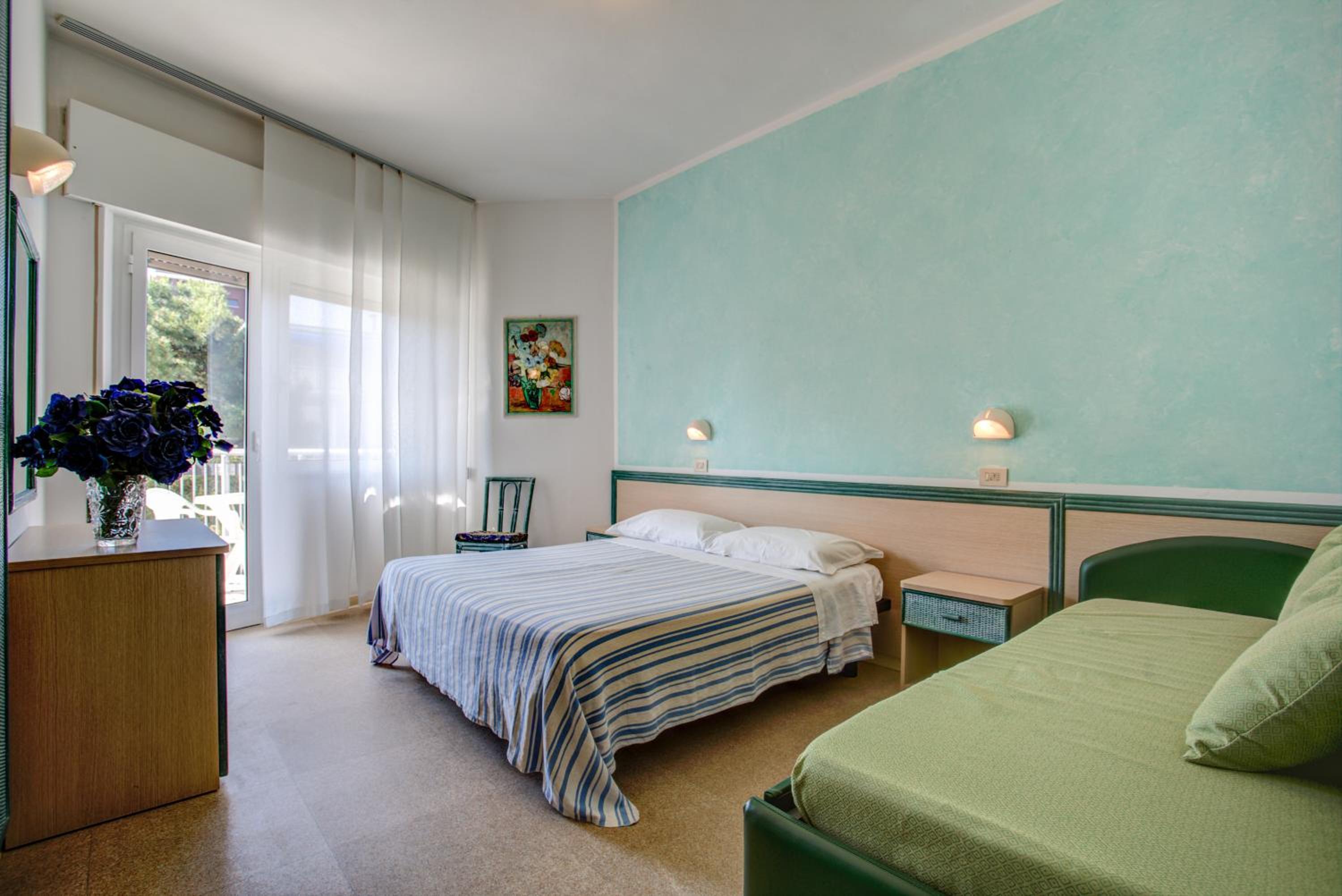 Large Double or Twin Room photo 1