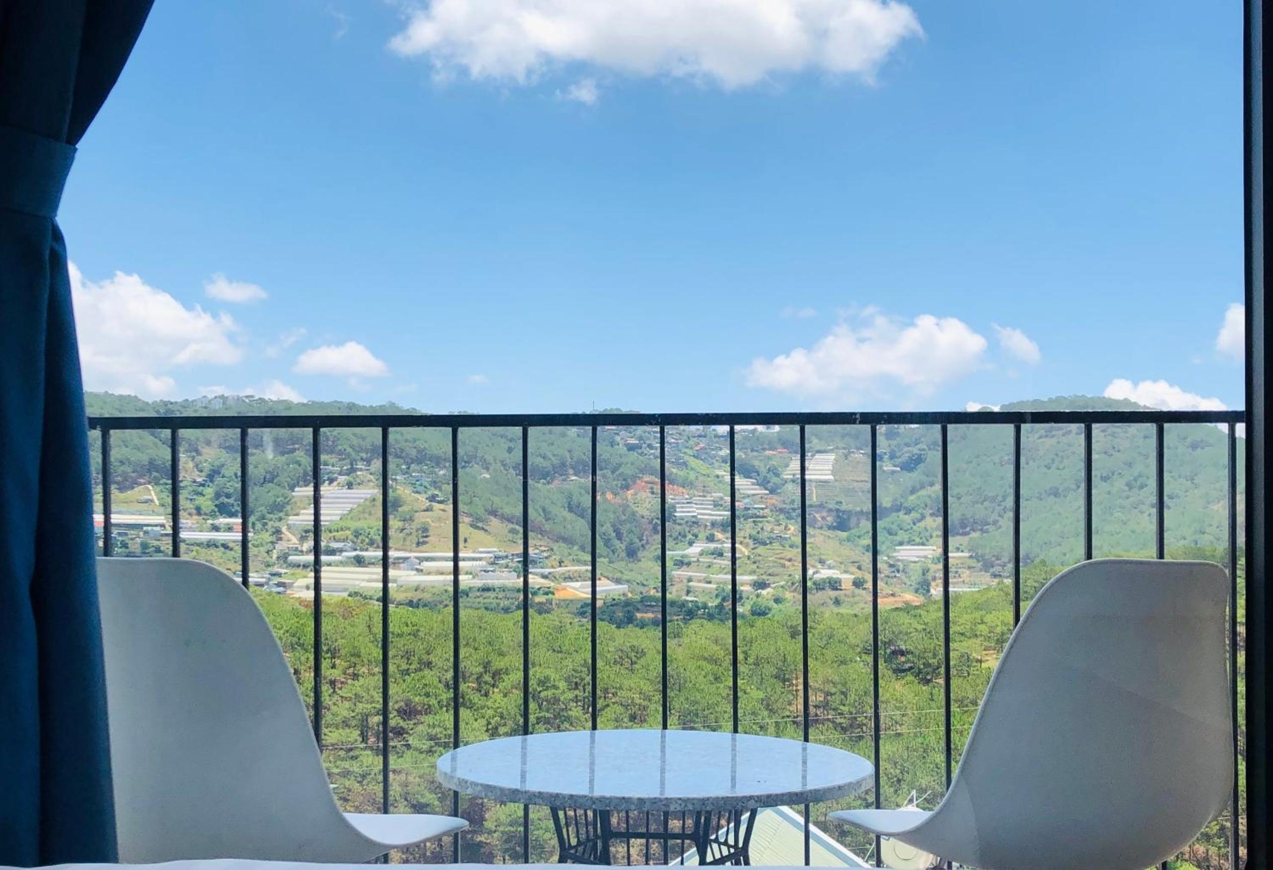 Double Room with Balcony - Photo 15