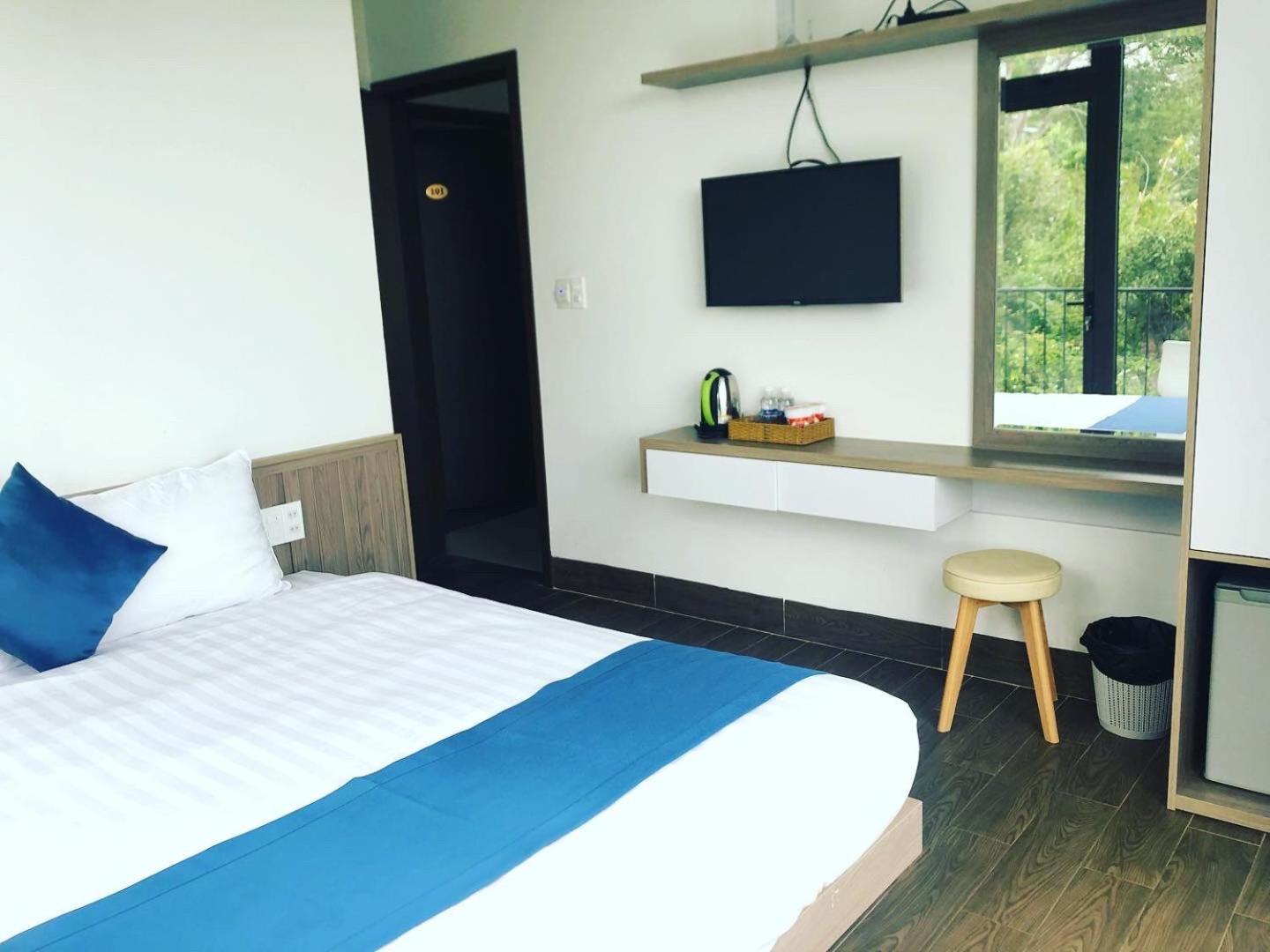 Double Room with Balcony - Photo 11