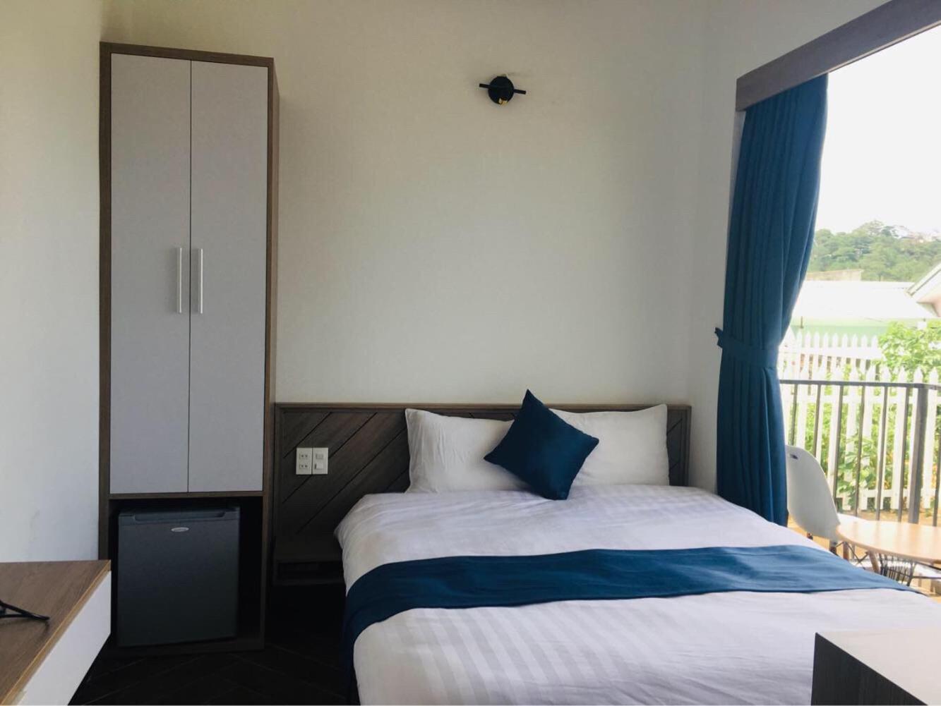 Double Room with Balcony - Photo 12