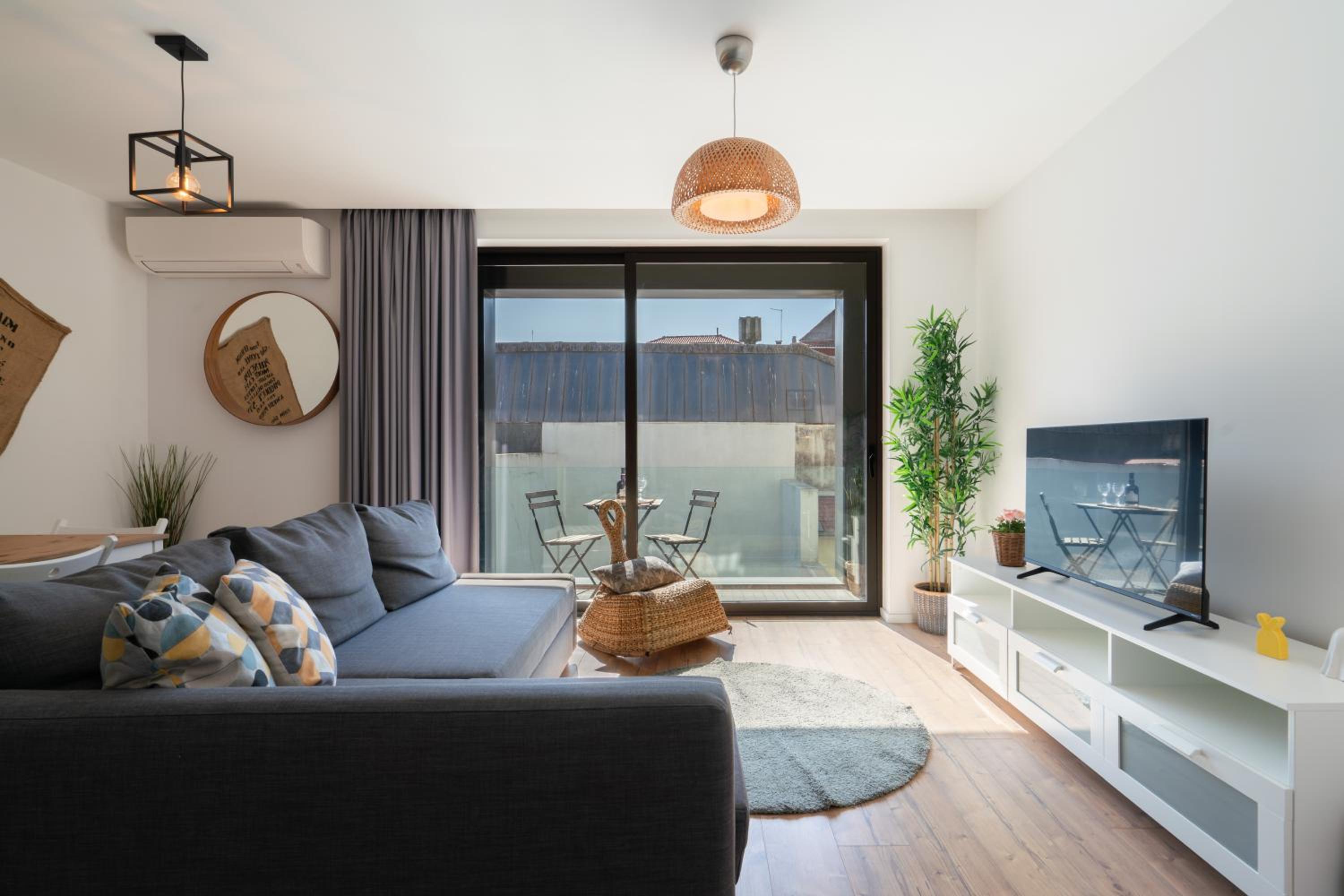 Apartment with Balcony - Photo 13