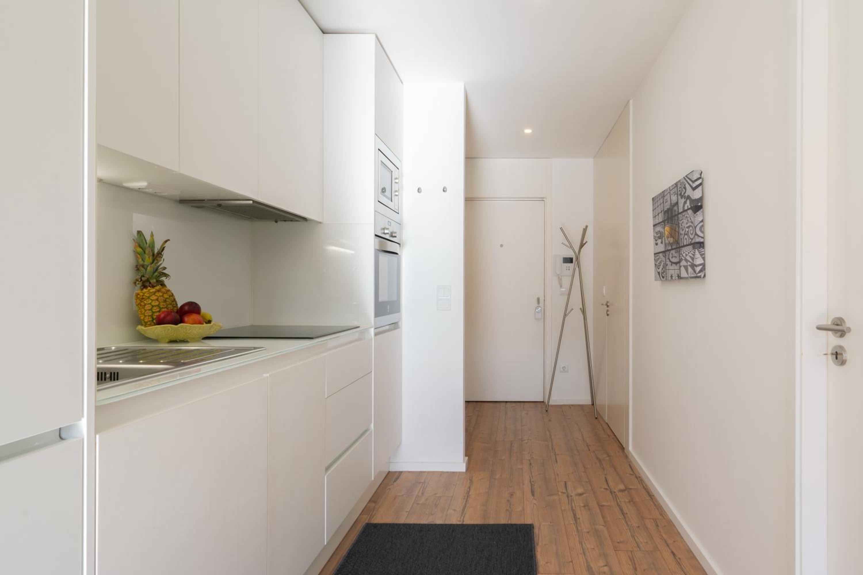 Apartment with Balcony - Photo 26