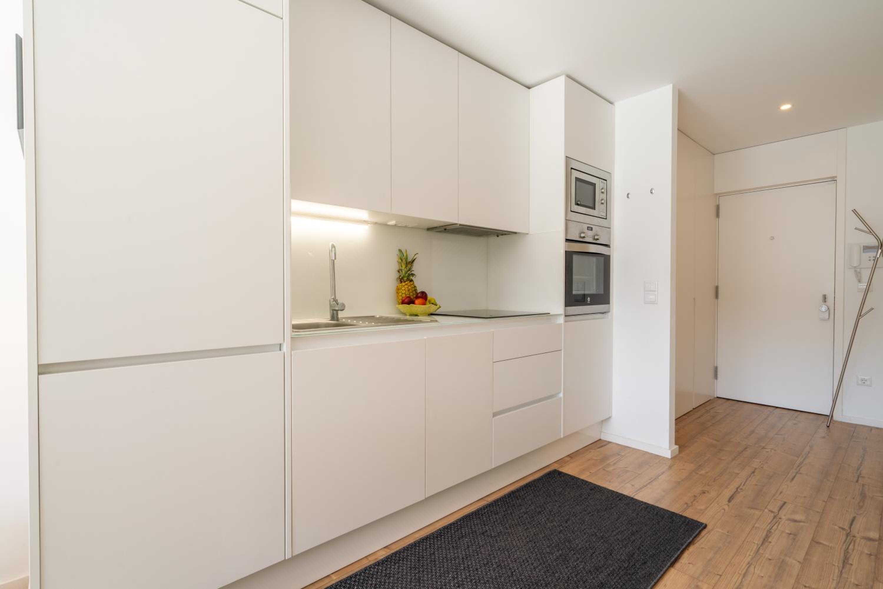 Apartment with Balcony - Photo 5
