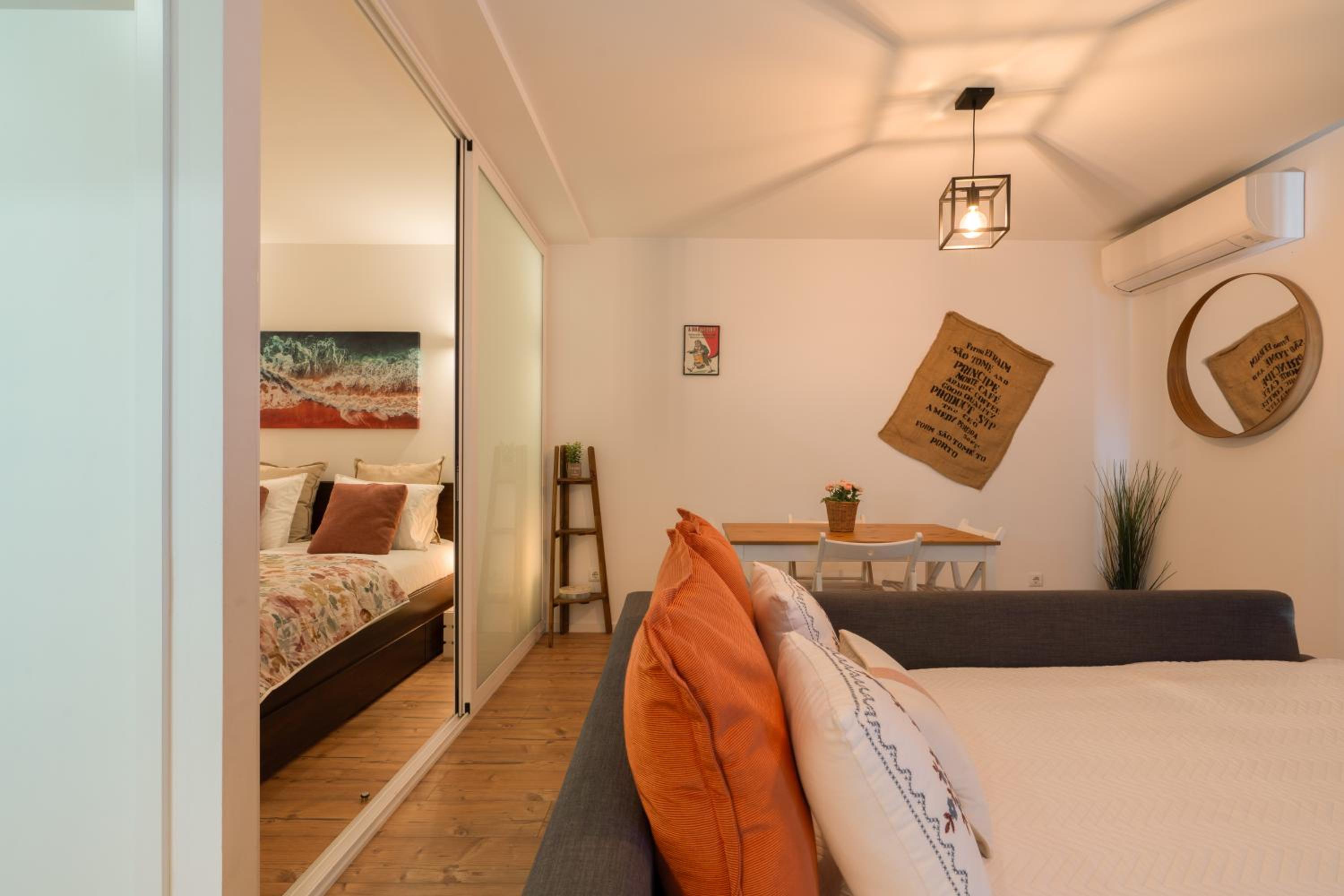 Apartment with Balcony - Photo 12
