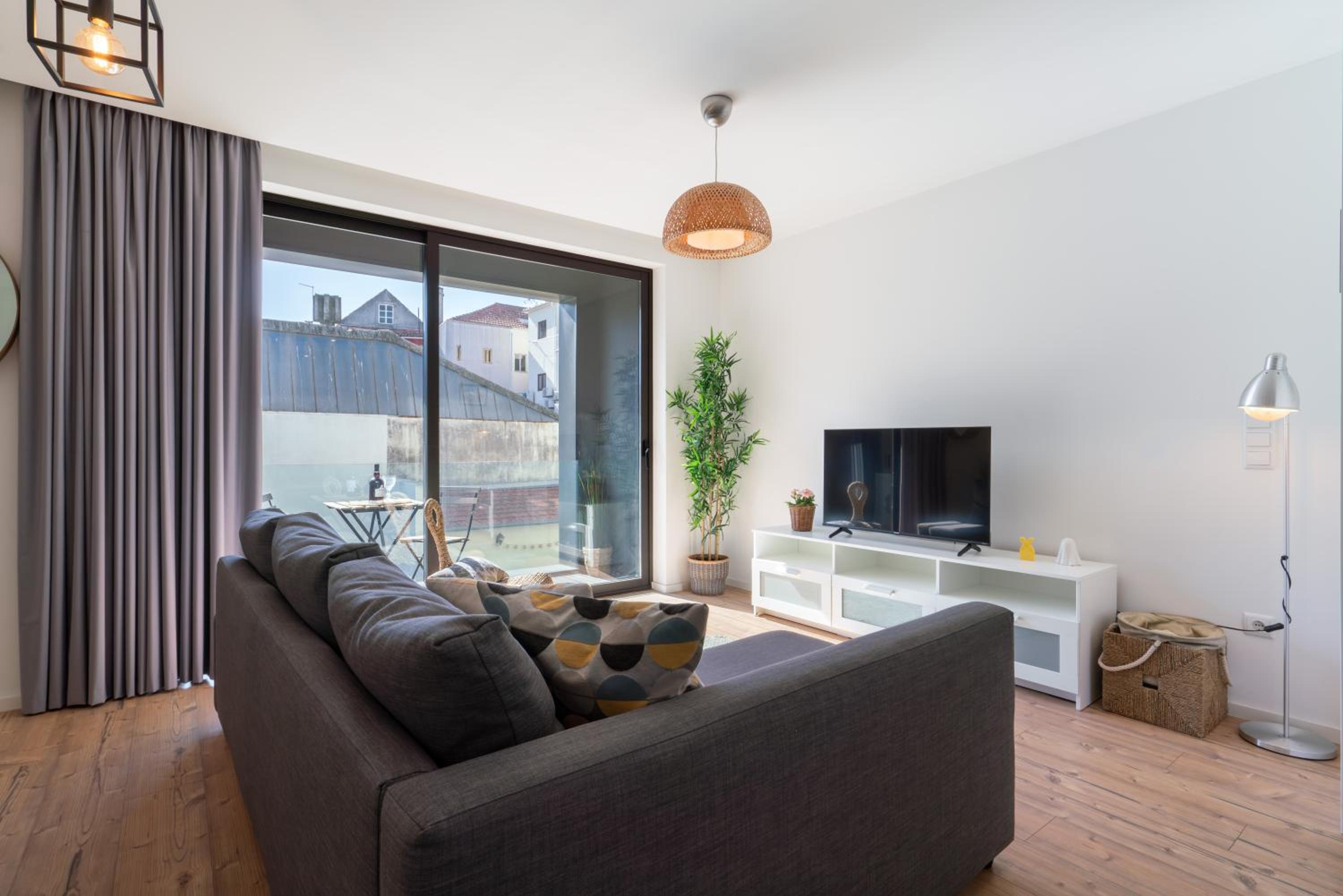 Apartment with Balcony - Photo 20