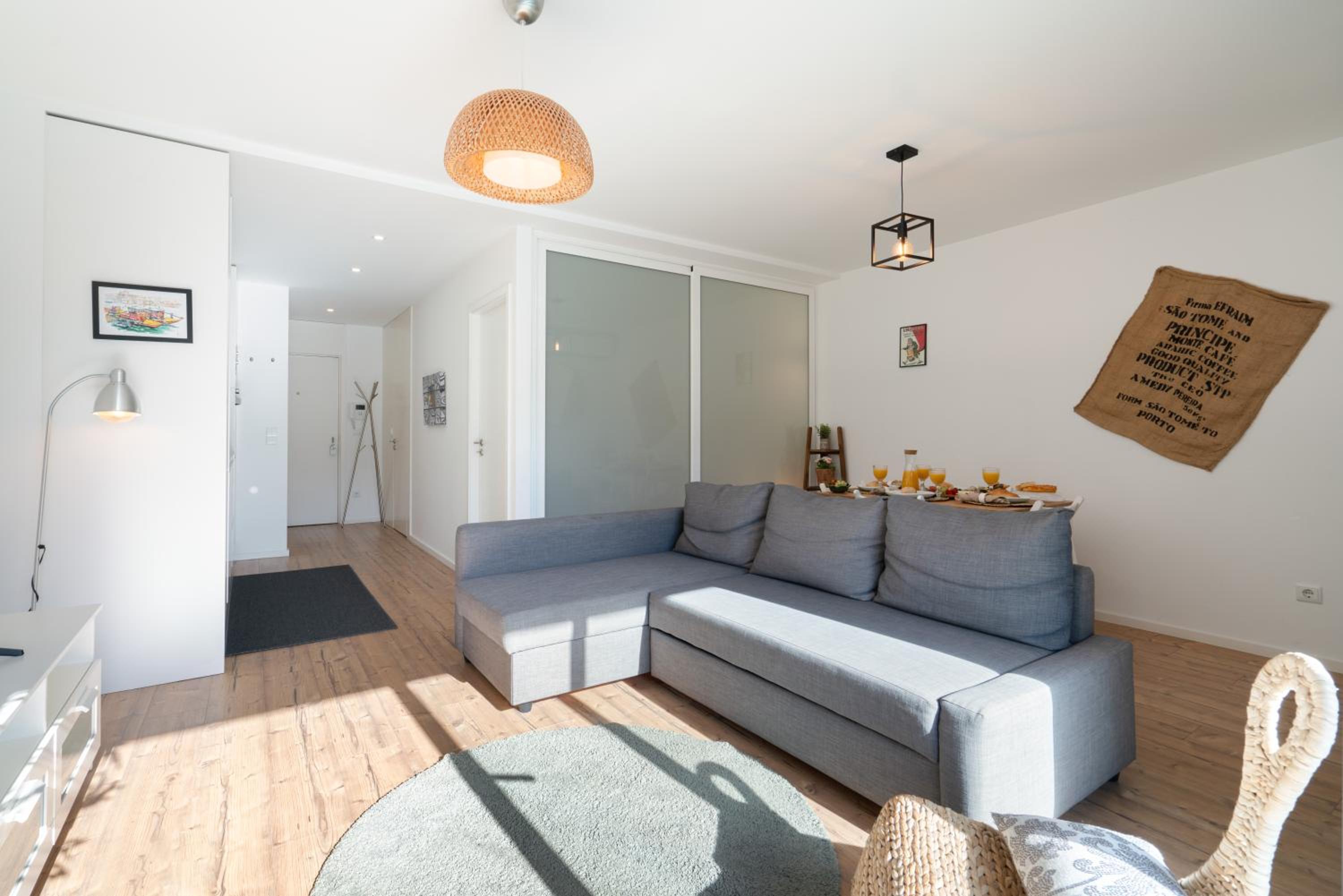 Apartment with Balcony - Photo 15