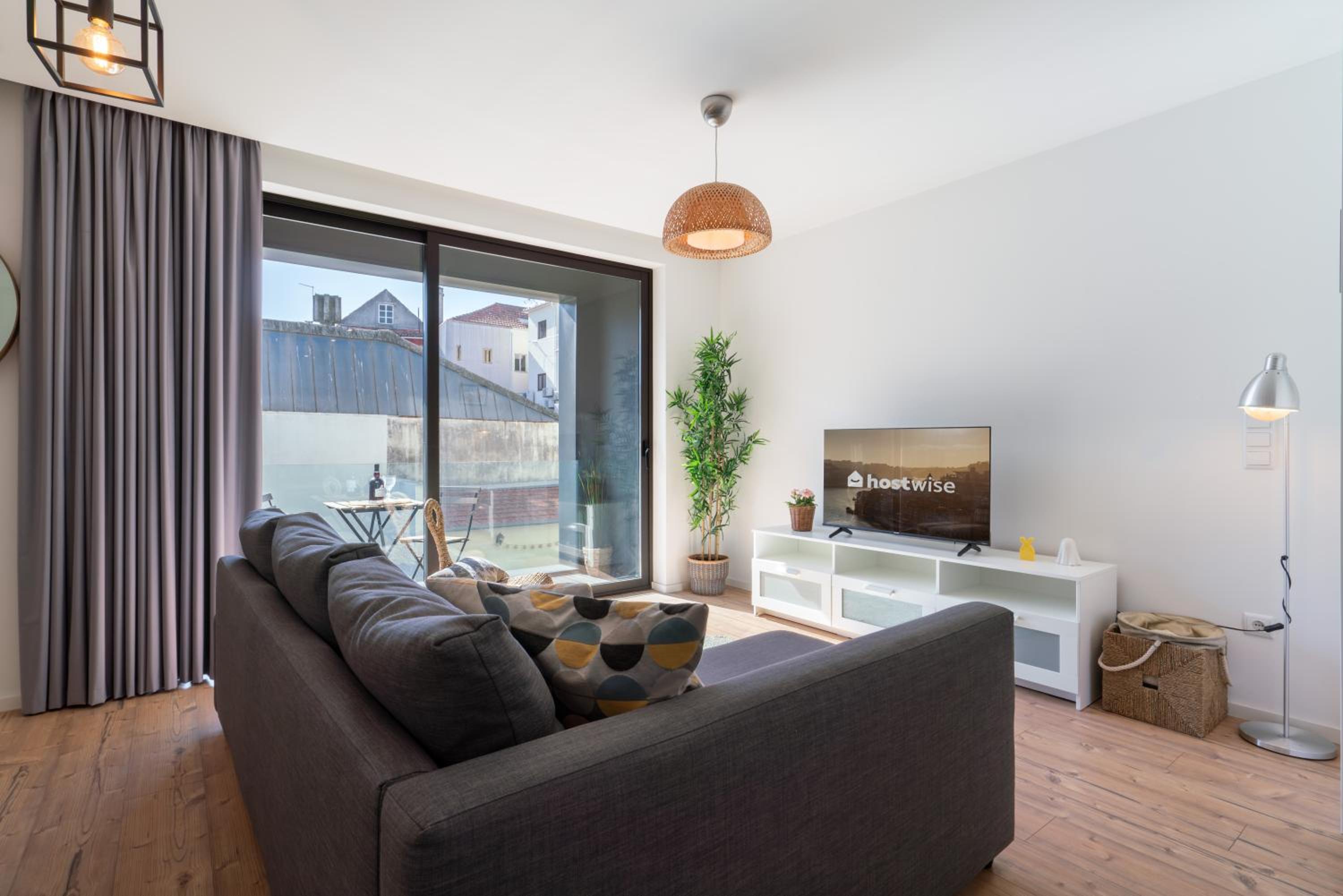 Apartment with Balcony - Photo 2