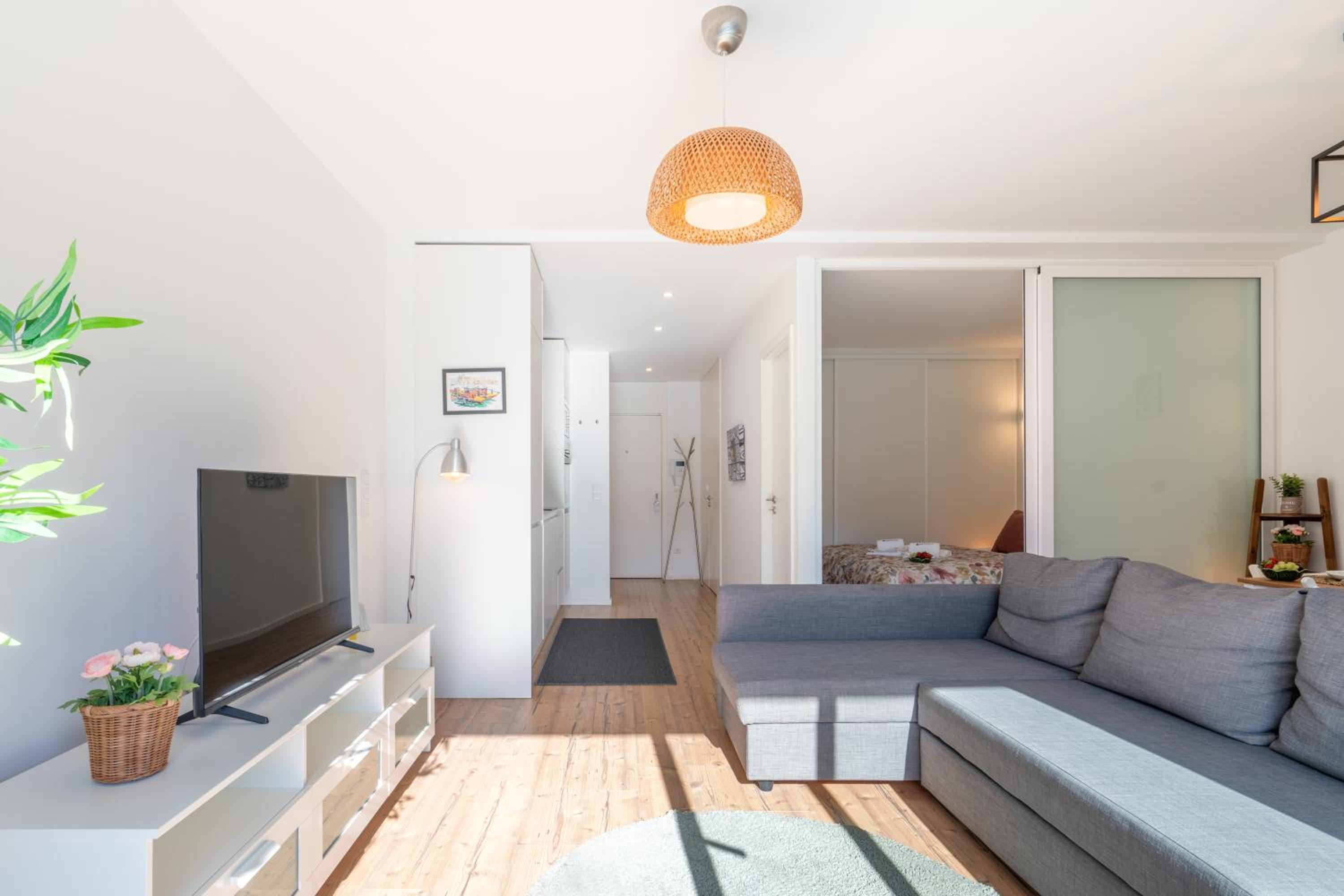 Apartment with Balcony - Photo 16