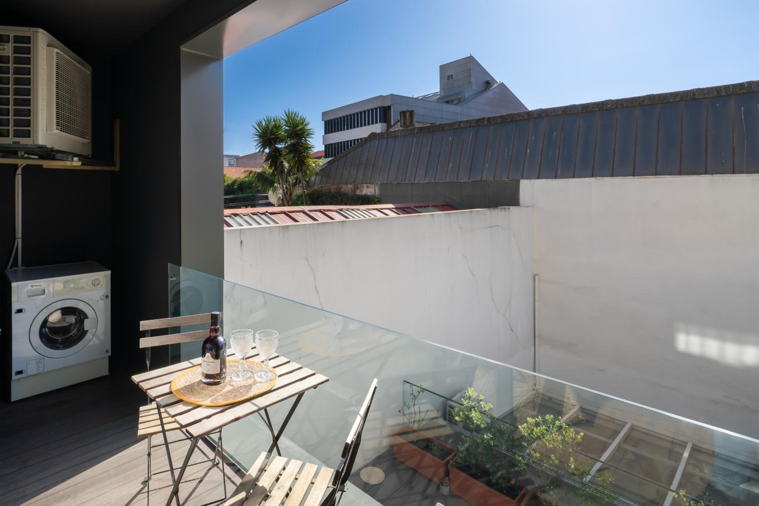 Apartment with Balcony - Photo 3