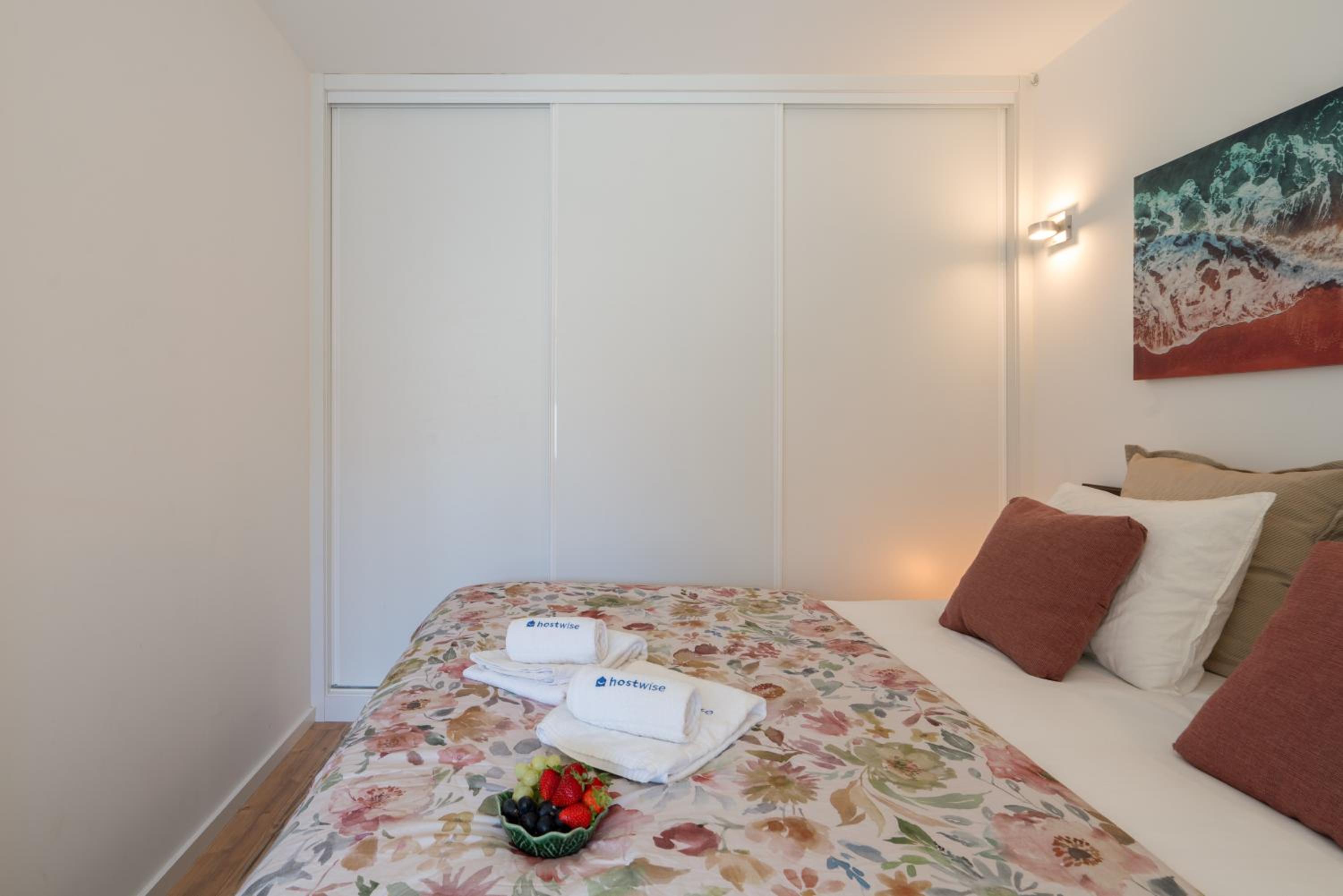 Apartment with Balcony - Photo 8