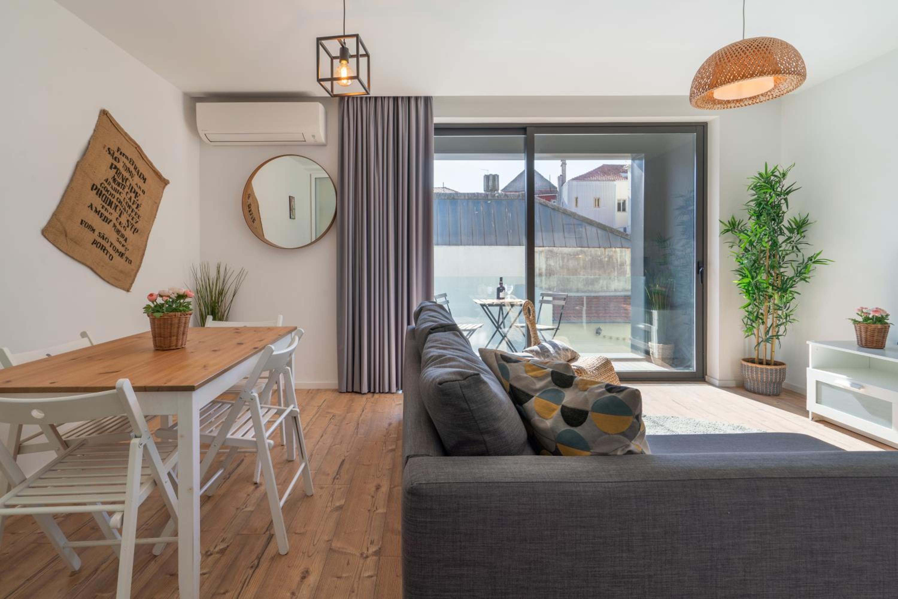 Apartment with Balcony - Photo 18