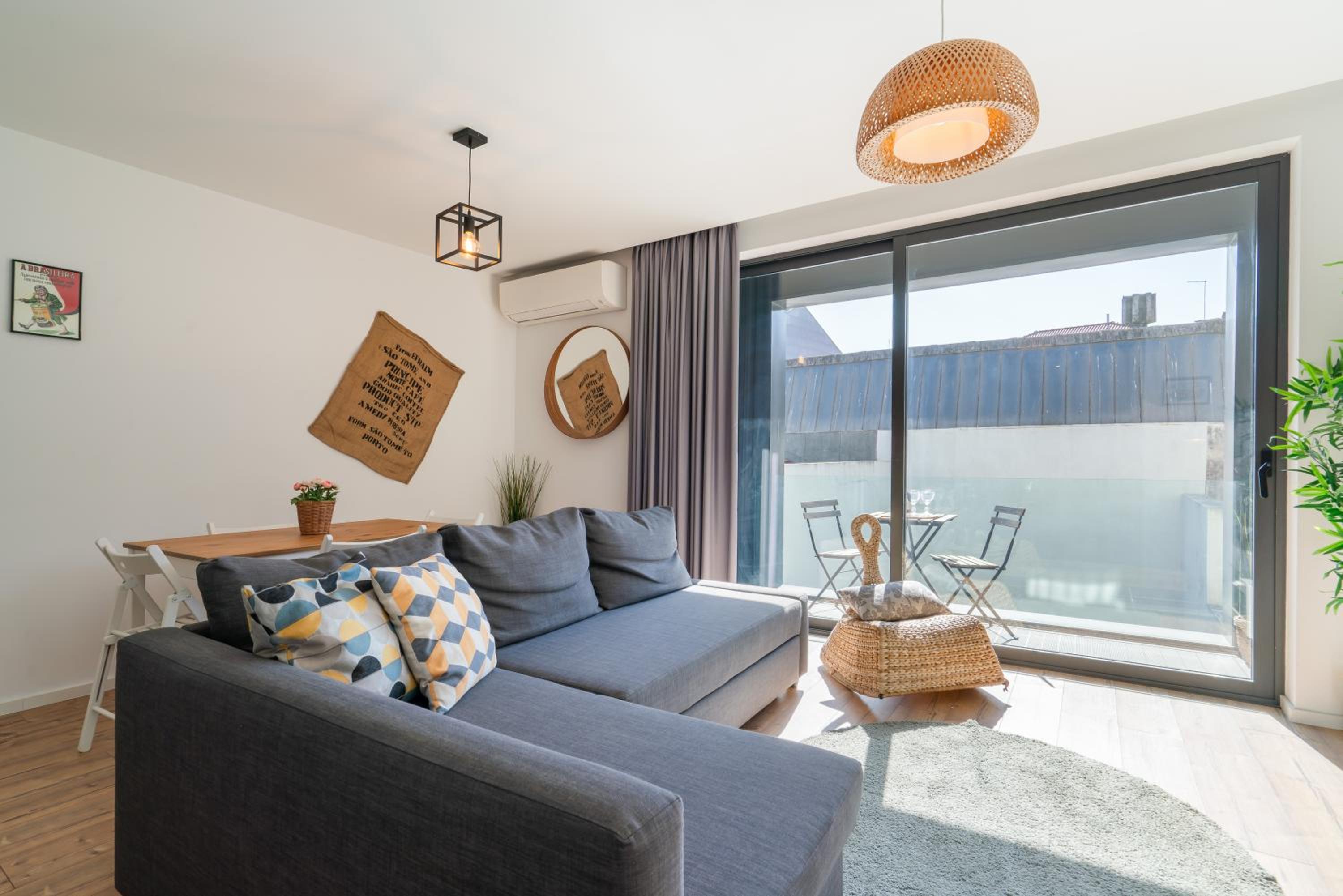 Apartment with Balcony - Photo 19