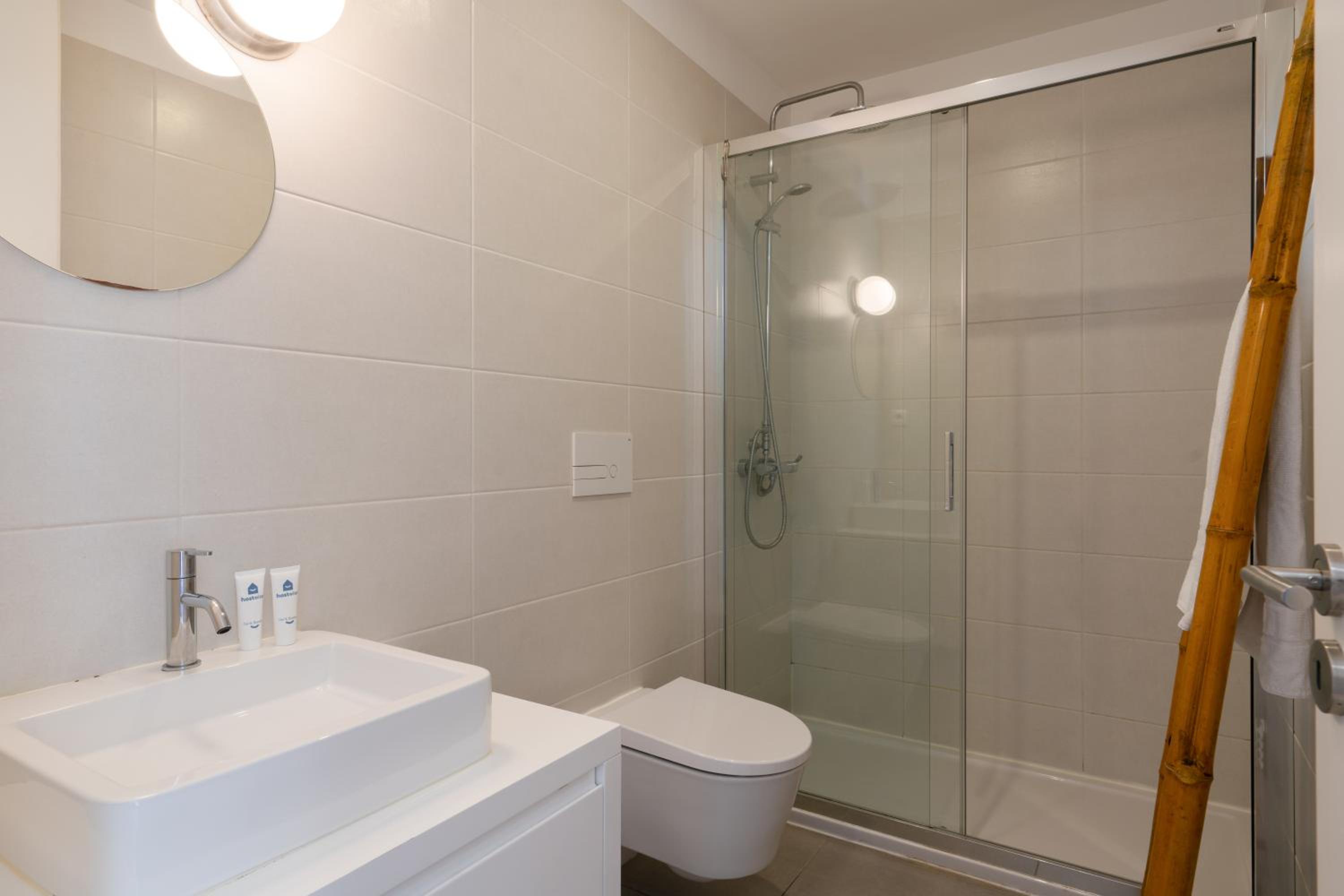 Apartment with Balcony - Photo 28