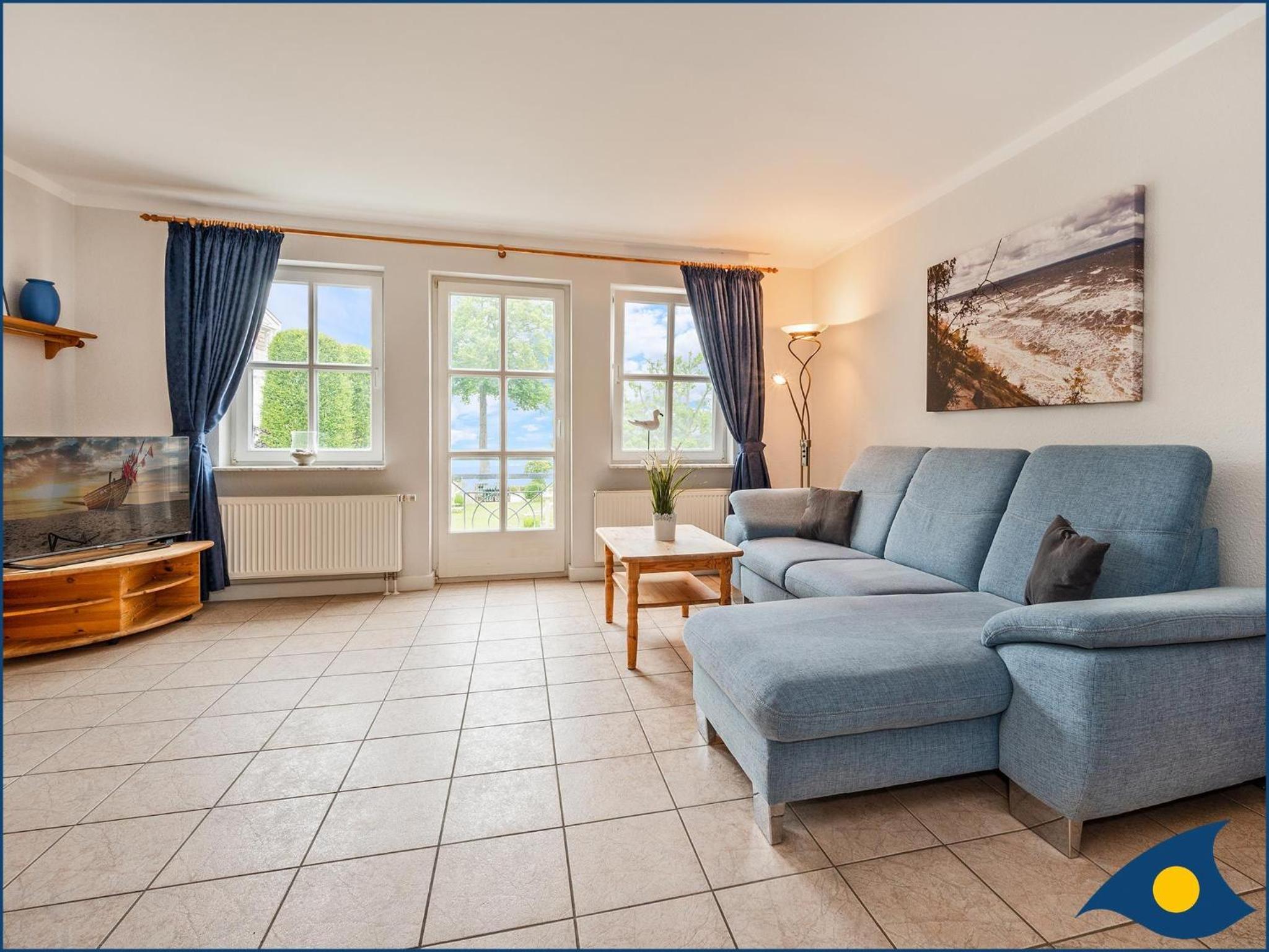 One-Bedroom Apartment with Lake View photo 2