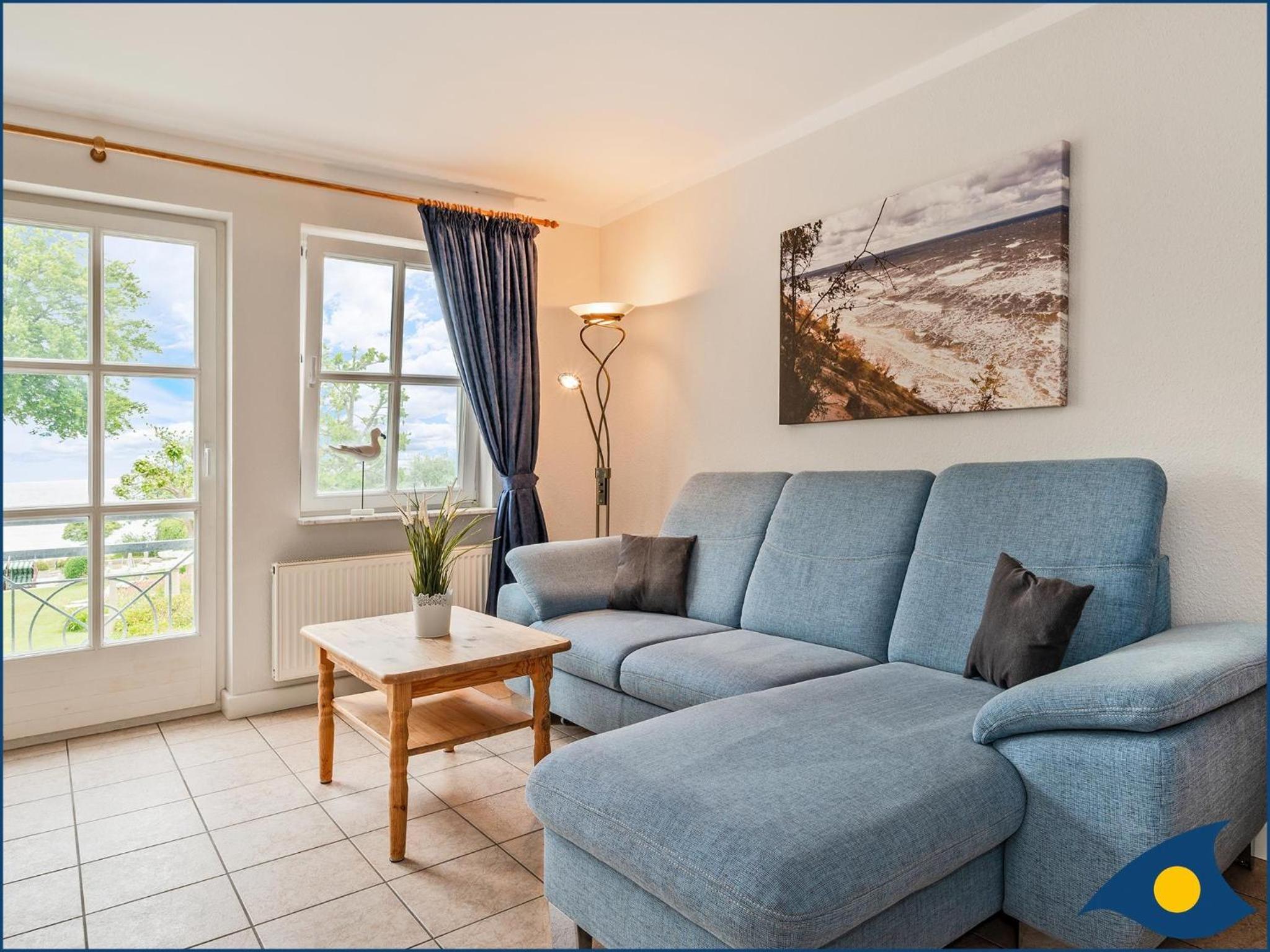 One-Bedroom Apartment with Lake View photo 3