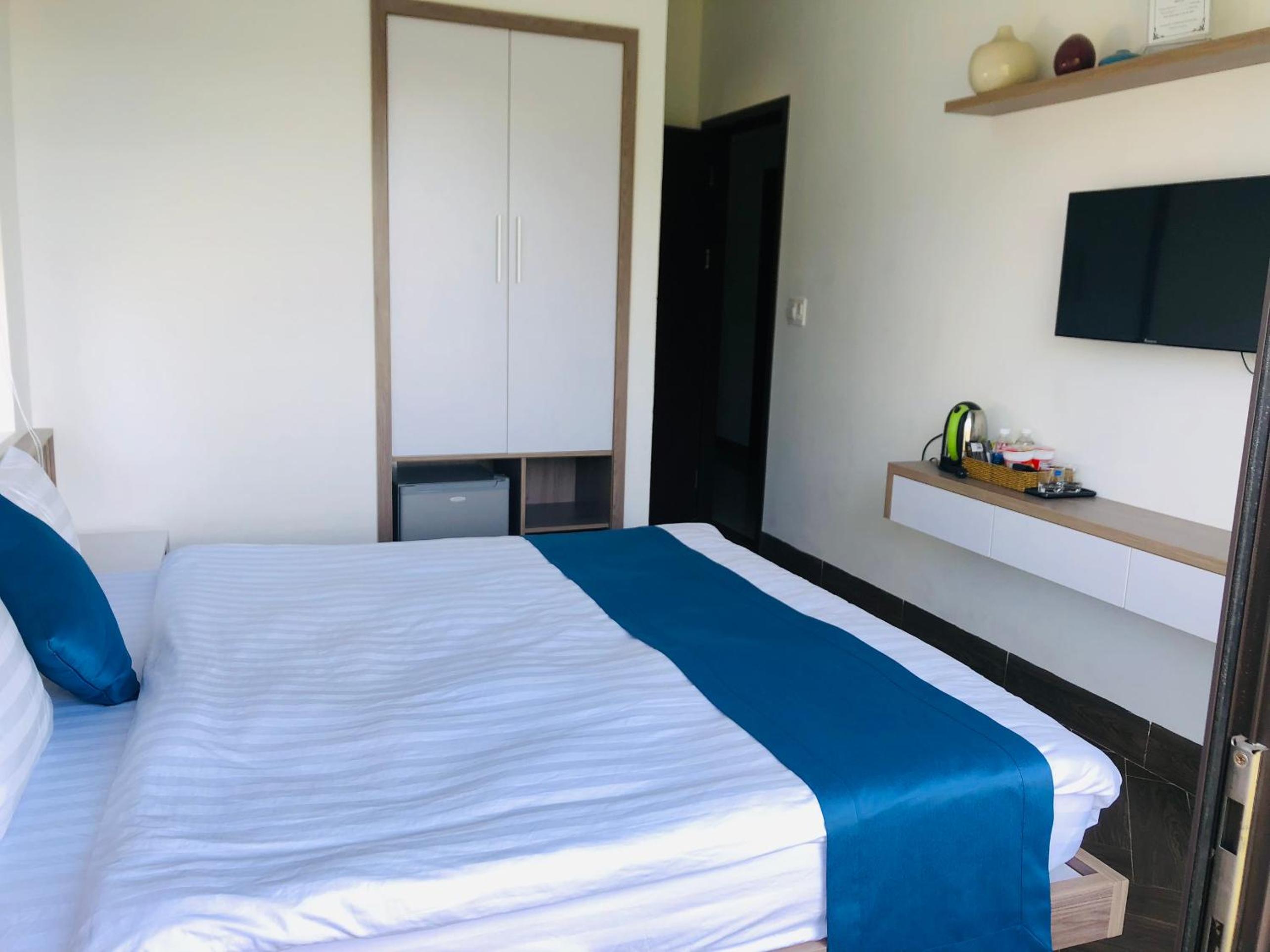 Double Room with Balcony - Photo 9