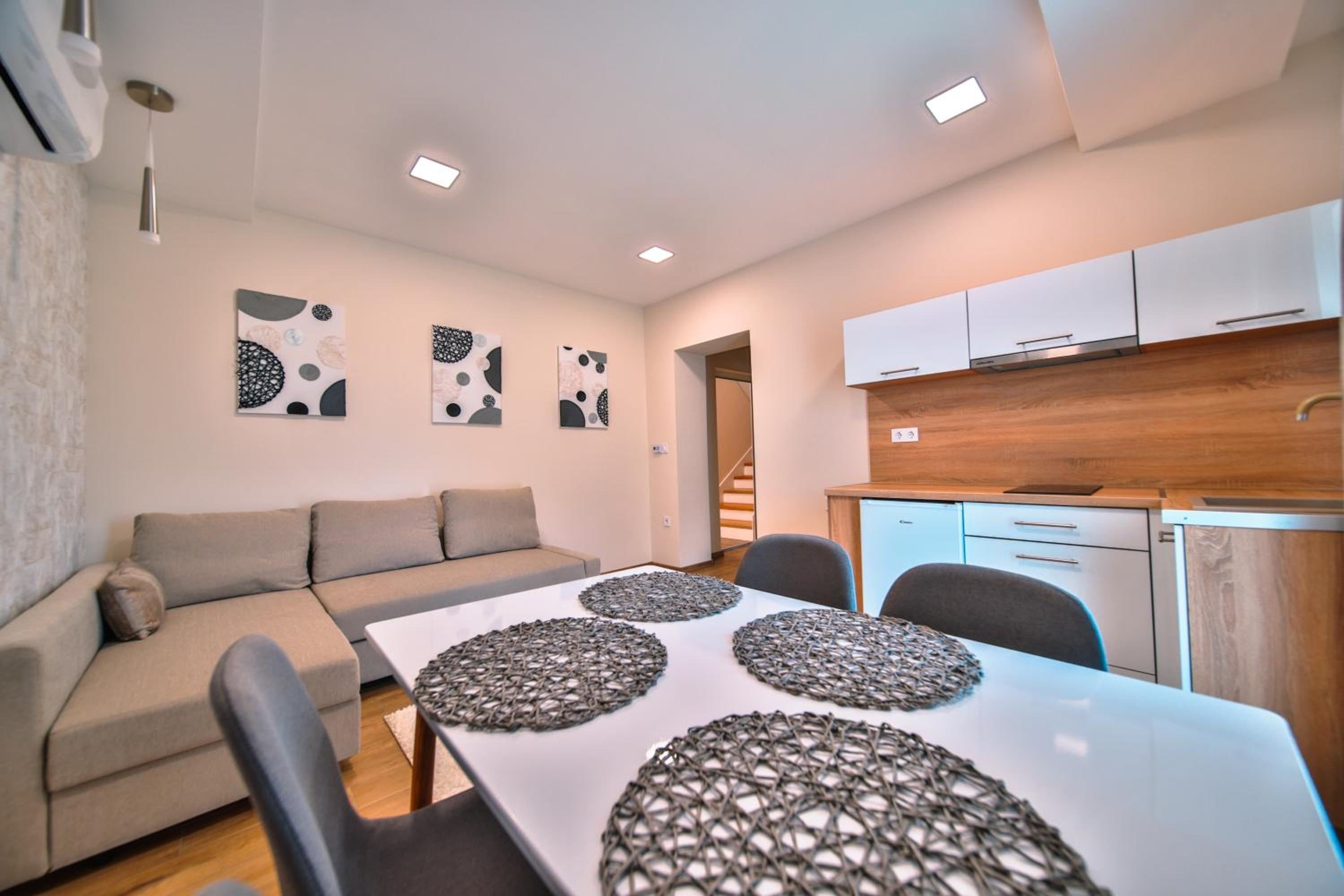 One-Bedroom Apartment photo 2