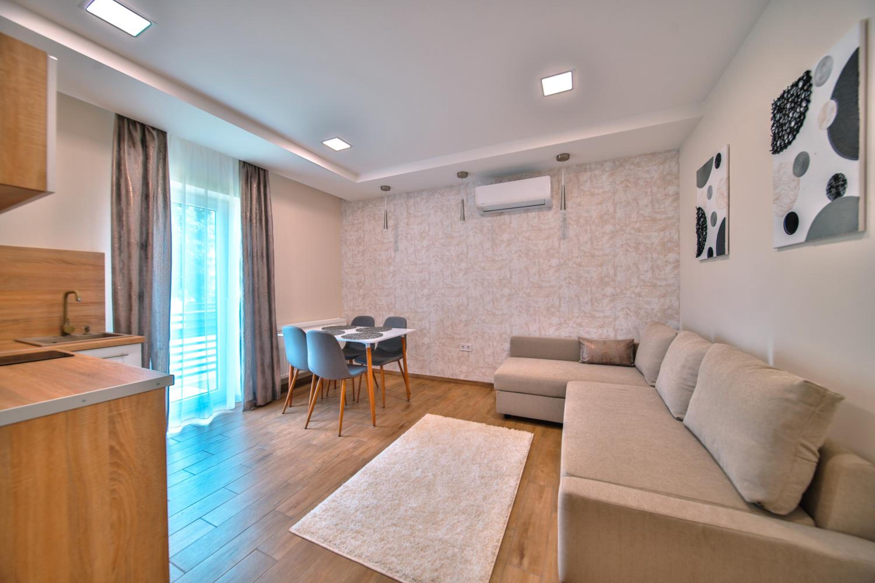 One-Bedroom Apartment photo 1