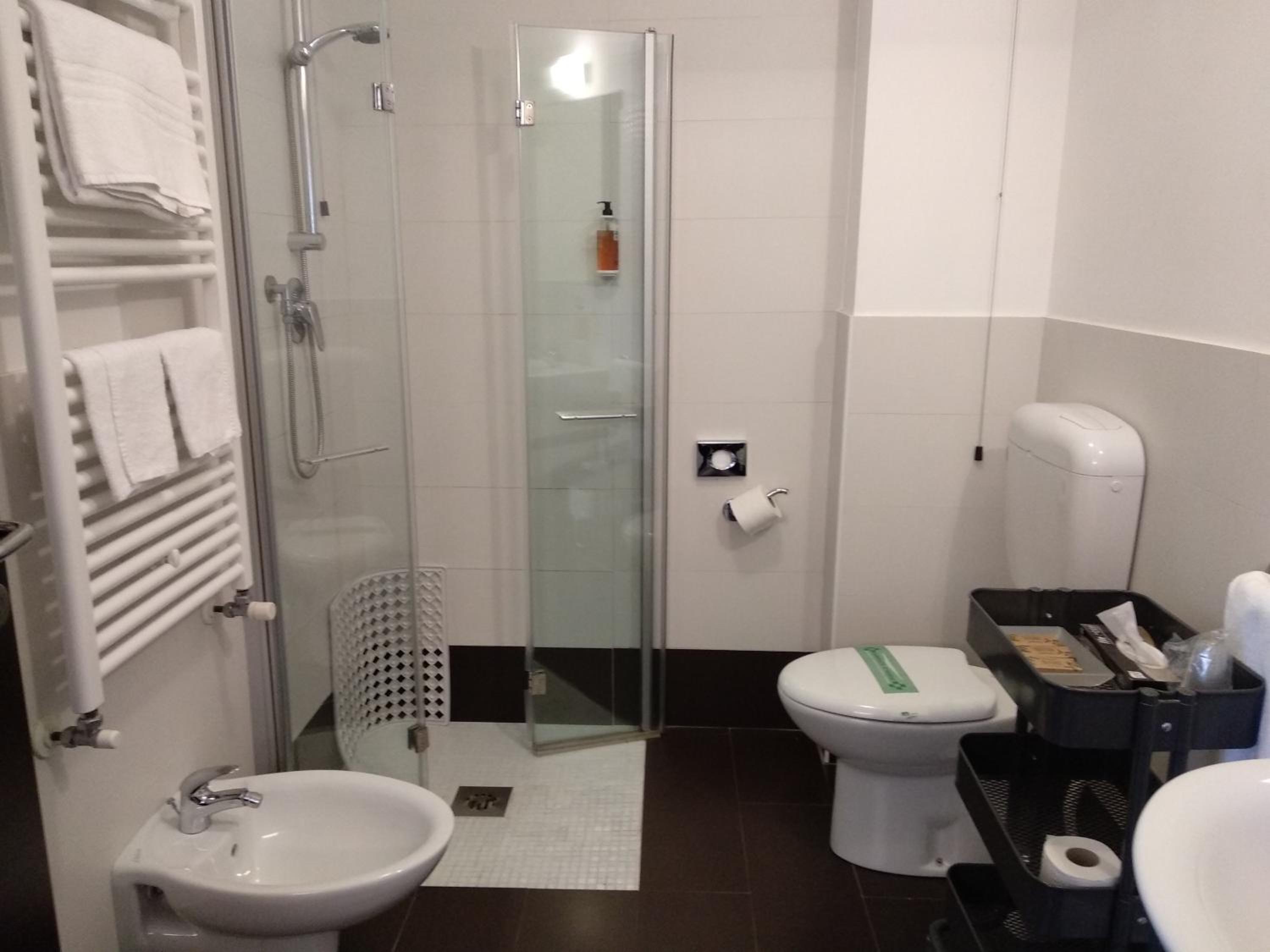 Quadruple Room thumbnail 6