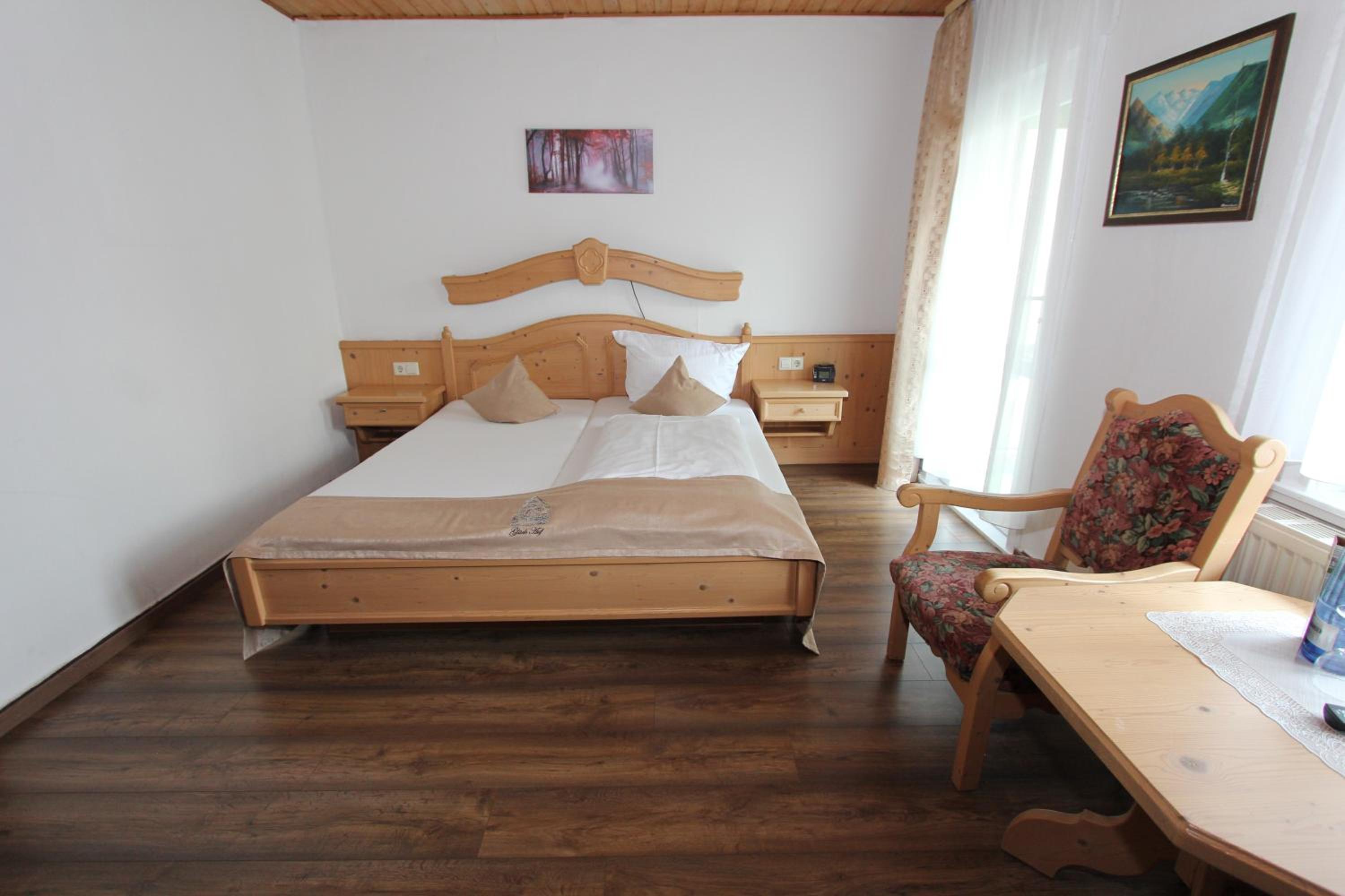 Single Room with Private Bathroom photo 2