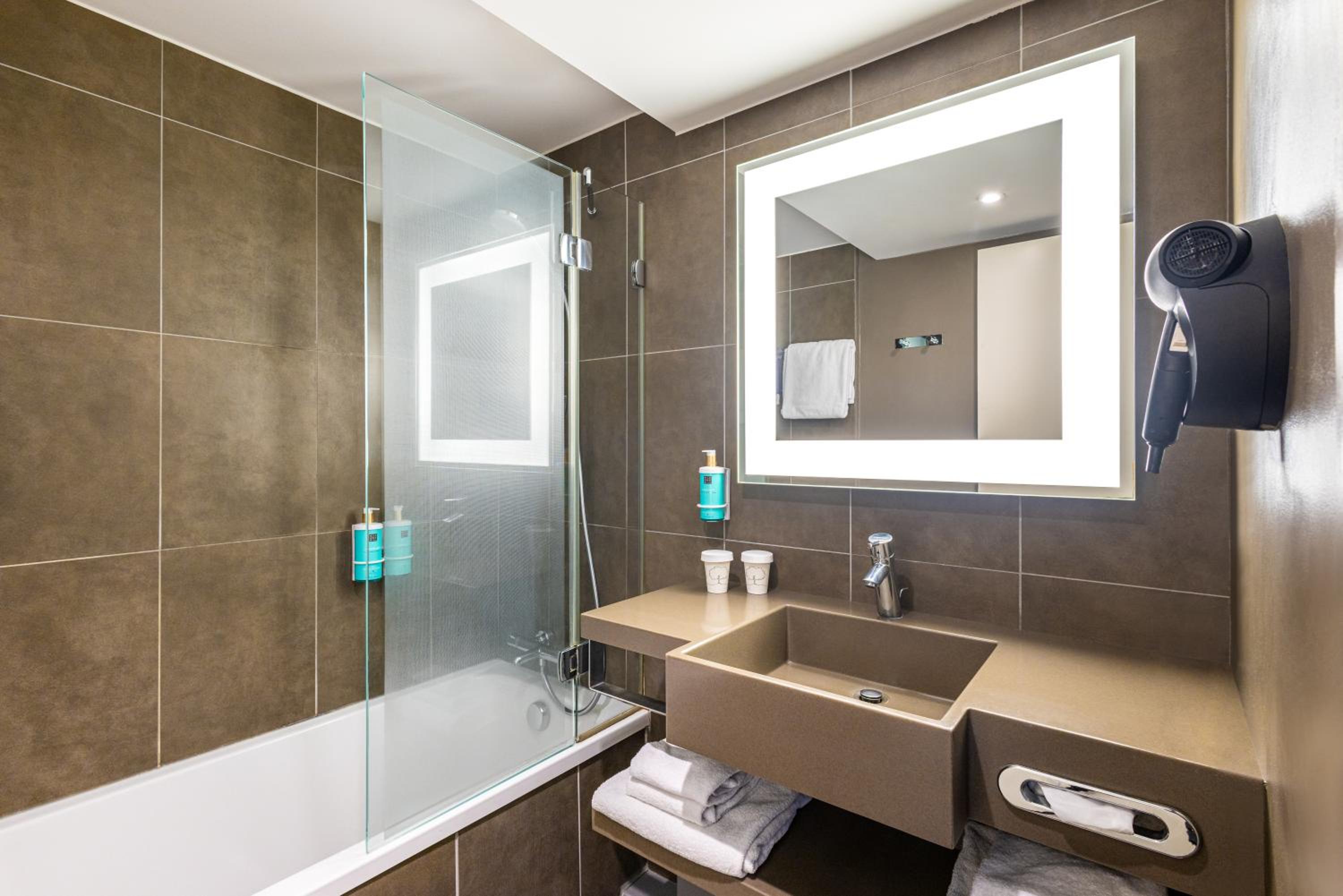 Classic Double Room with Sofa - Photo 4