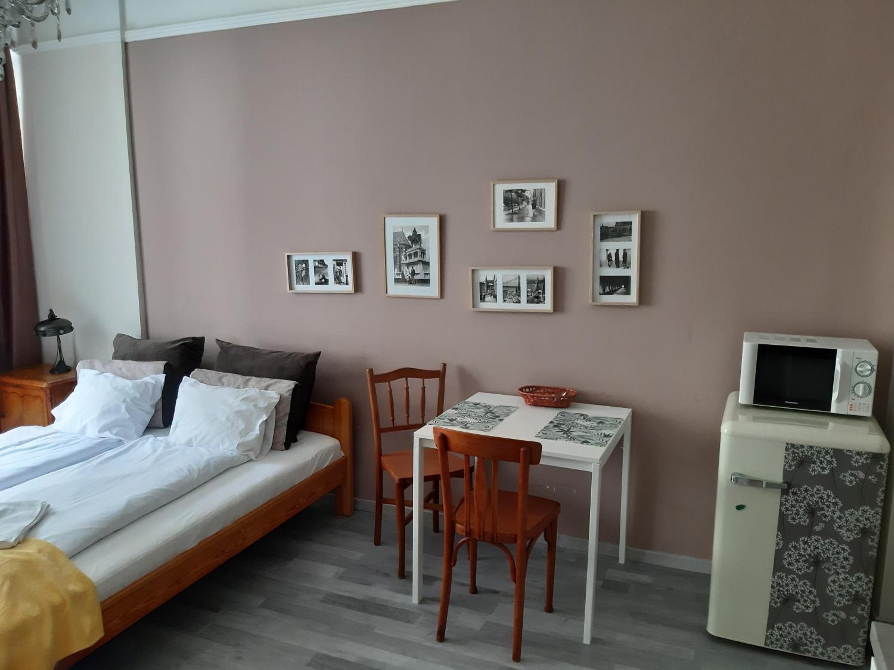 One-Bedroom Apartment - Photo 18