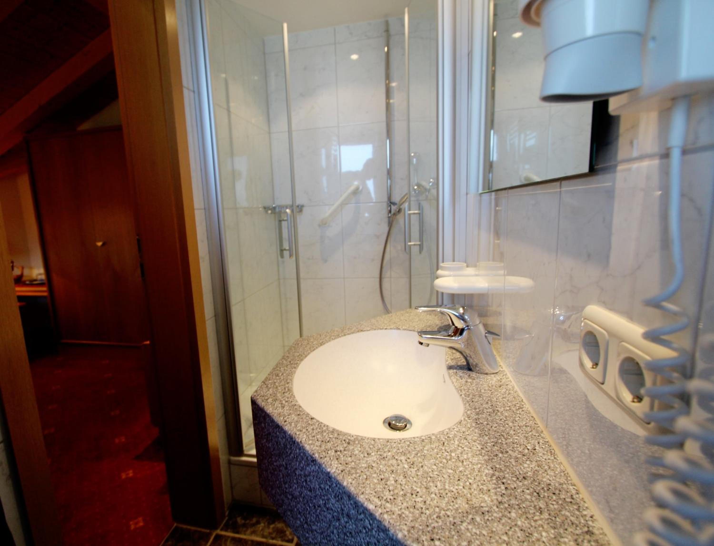 Single Room photo 3