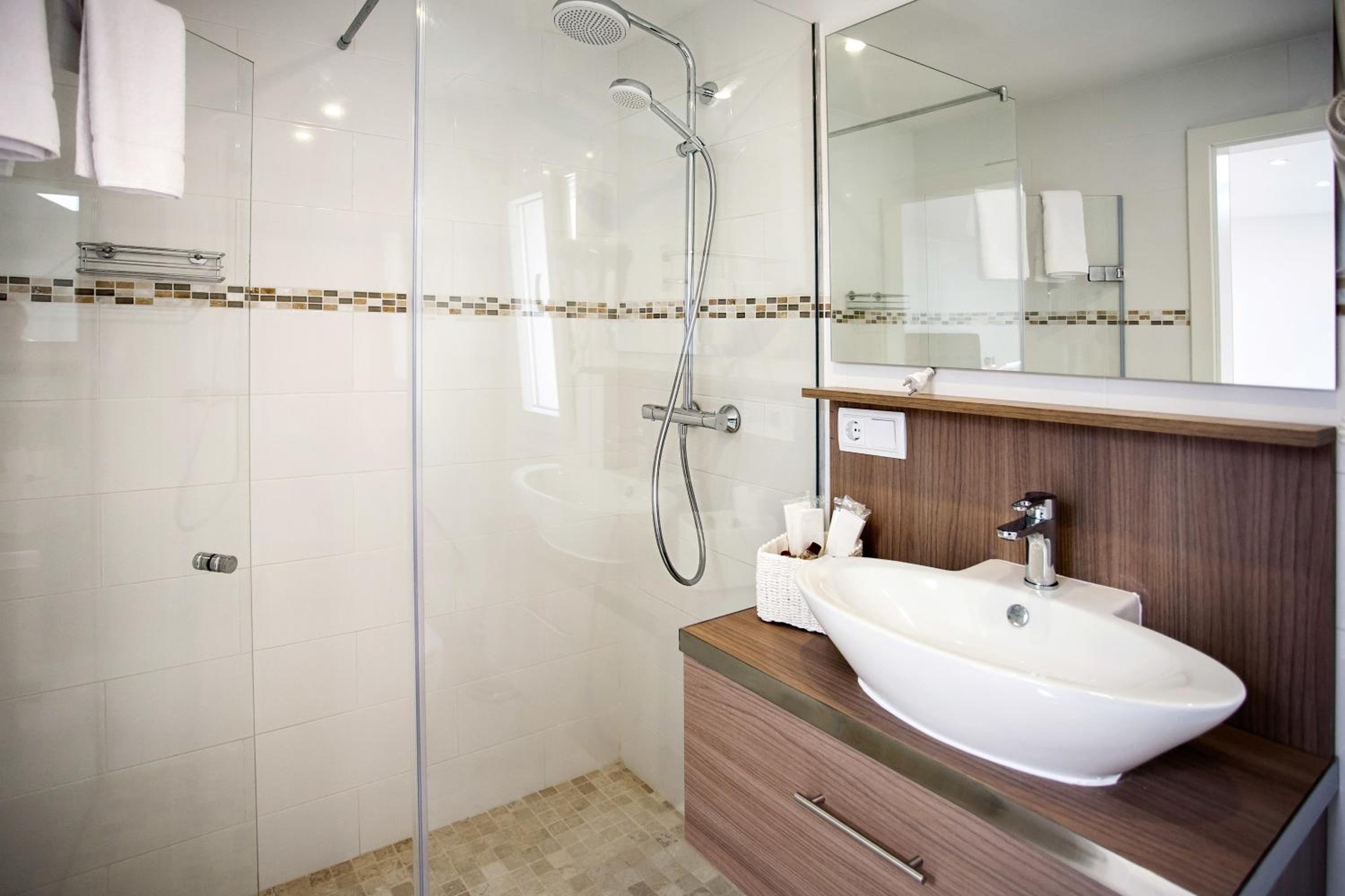 Deluxe Suite - Photo 12